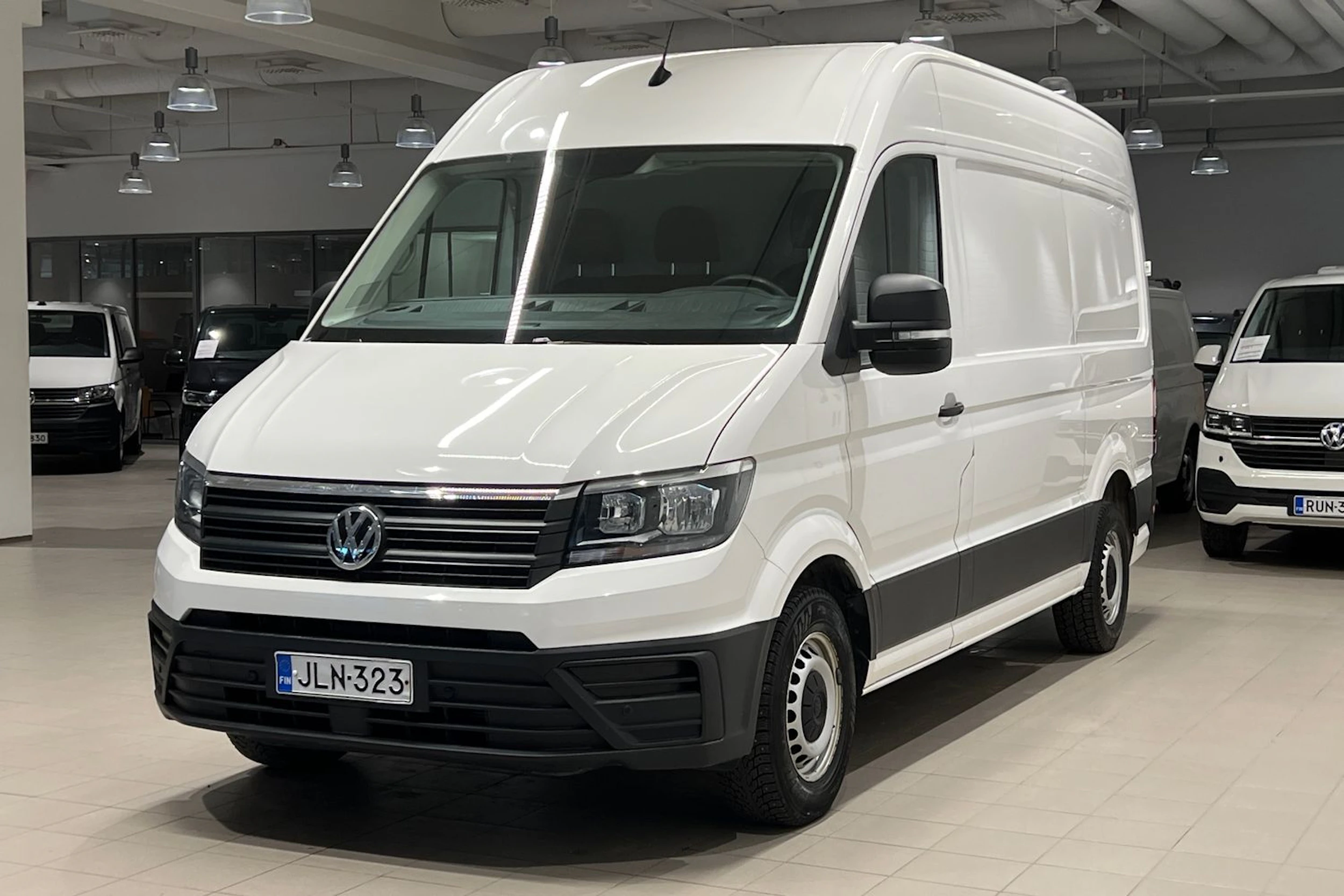 Valkoinen Volkswagen CRAFTER 2020 kuva 19.