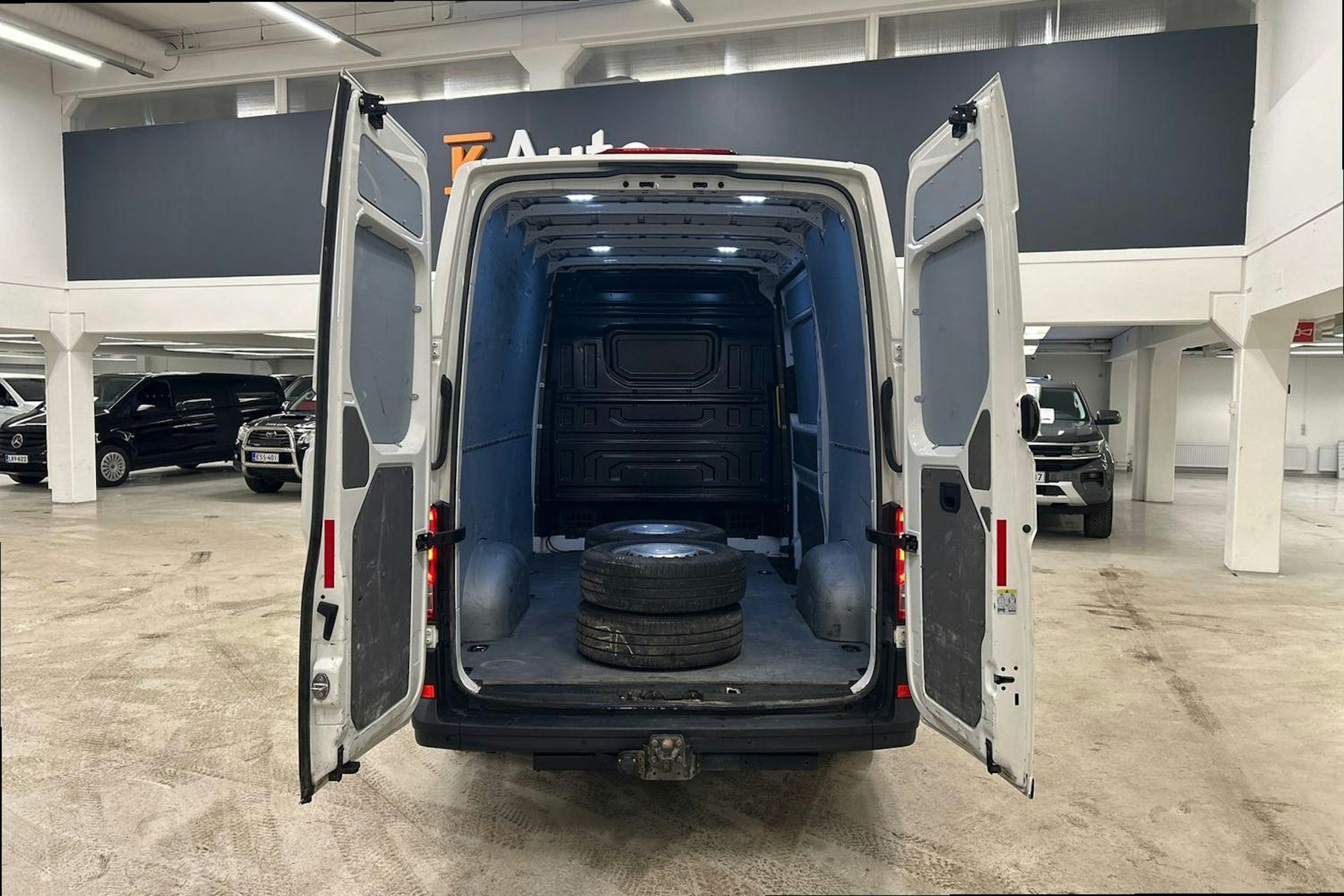 valkoinen Volkswagen Crafter 2020 kuva 8.