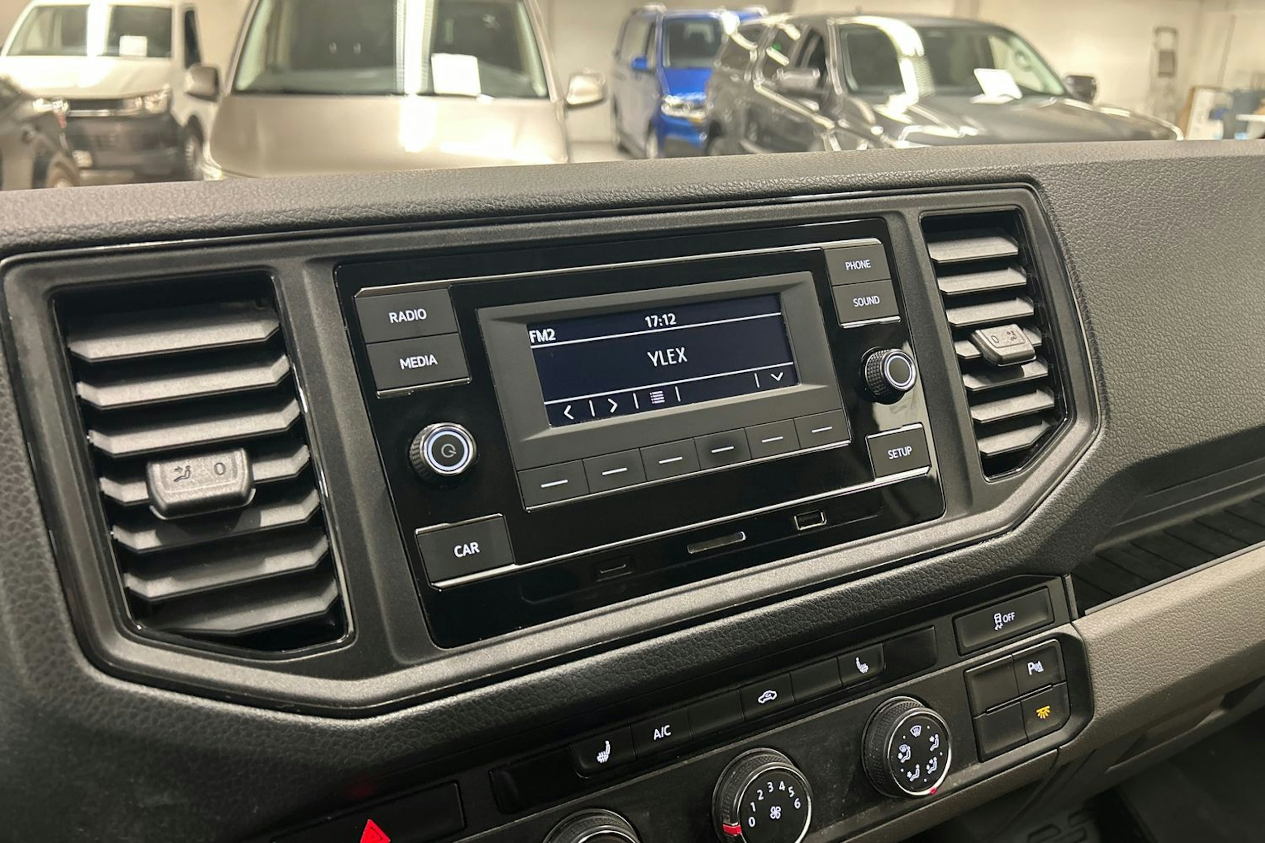 valkoinen Volkswagen Crafter 2020 kuva 12.