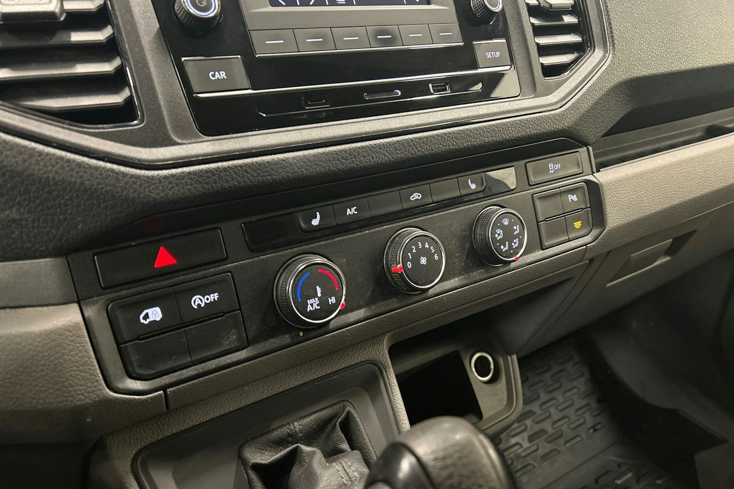 valkoinen Volkswagen Crafter 2020 kuva 13.