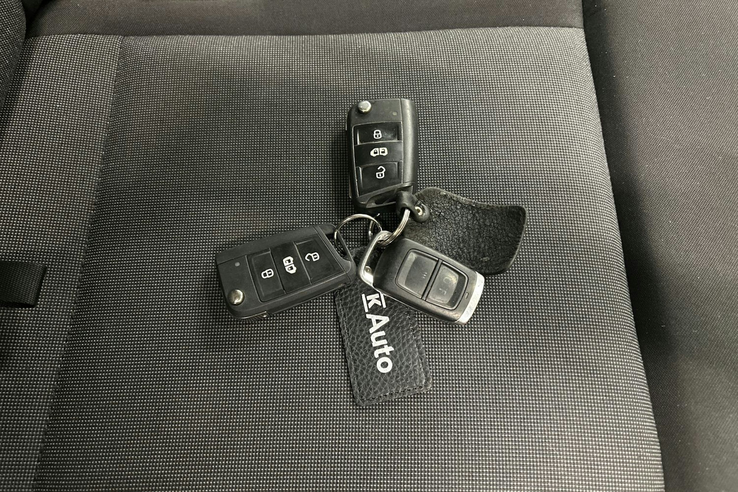 valkoinen Volkswagen Crafter 2020 kuva 18.