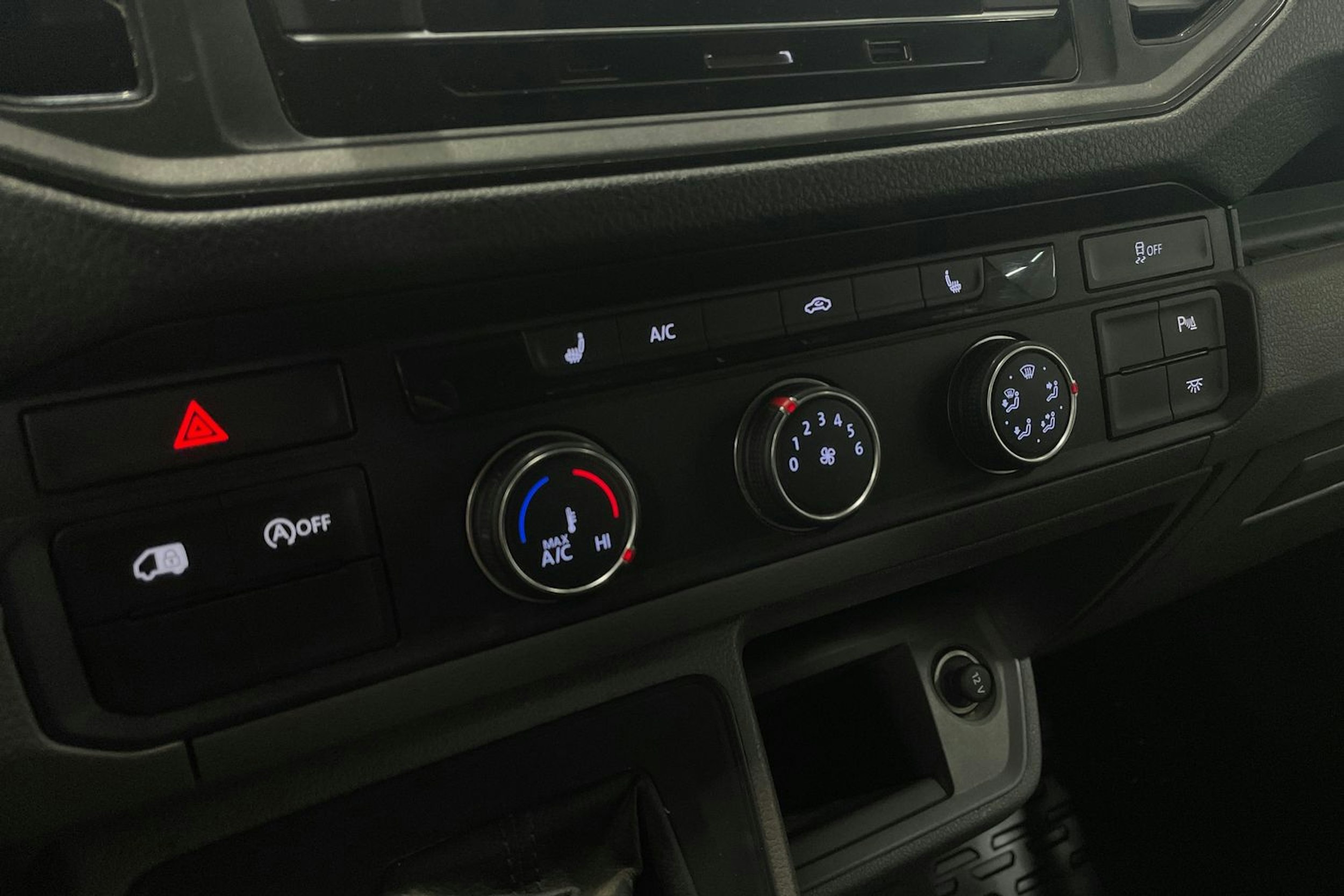 valkoinen Volkswagen Crafter 2020 kuva 16.