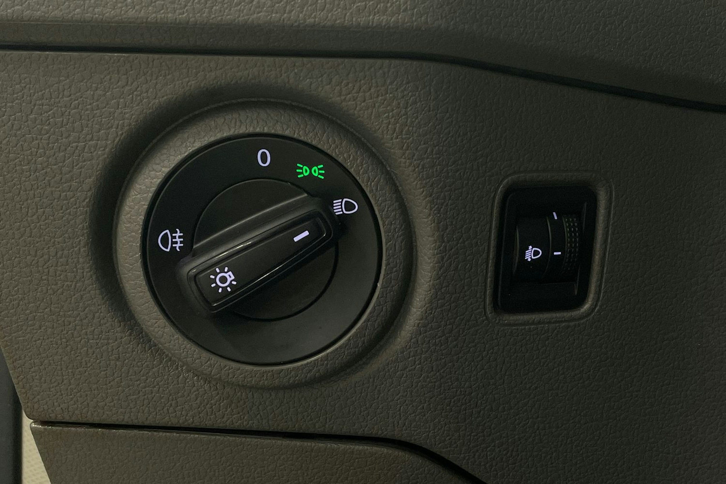 valkoinen Volkswagen Crafter 2020 kuva 18.