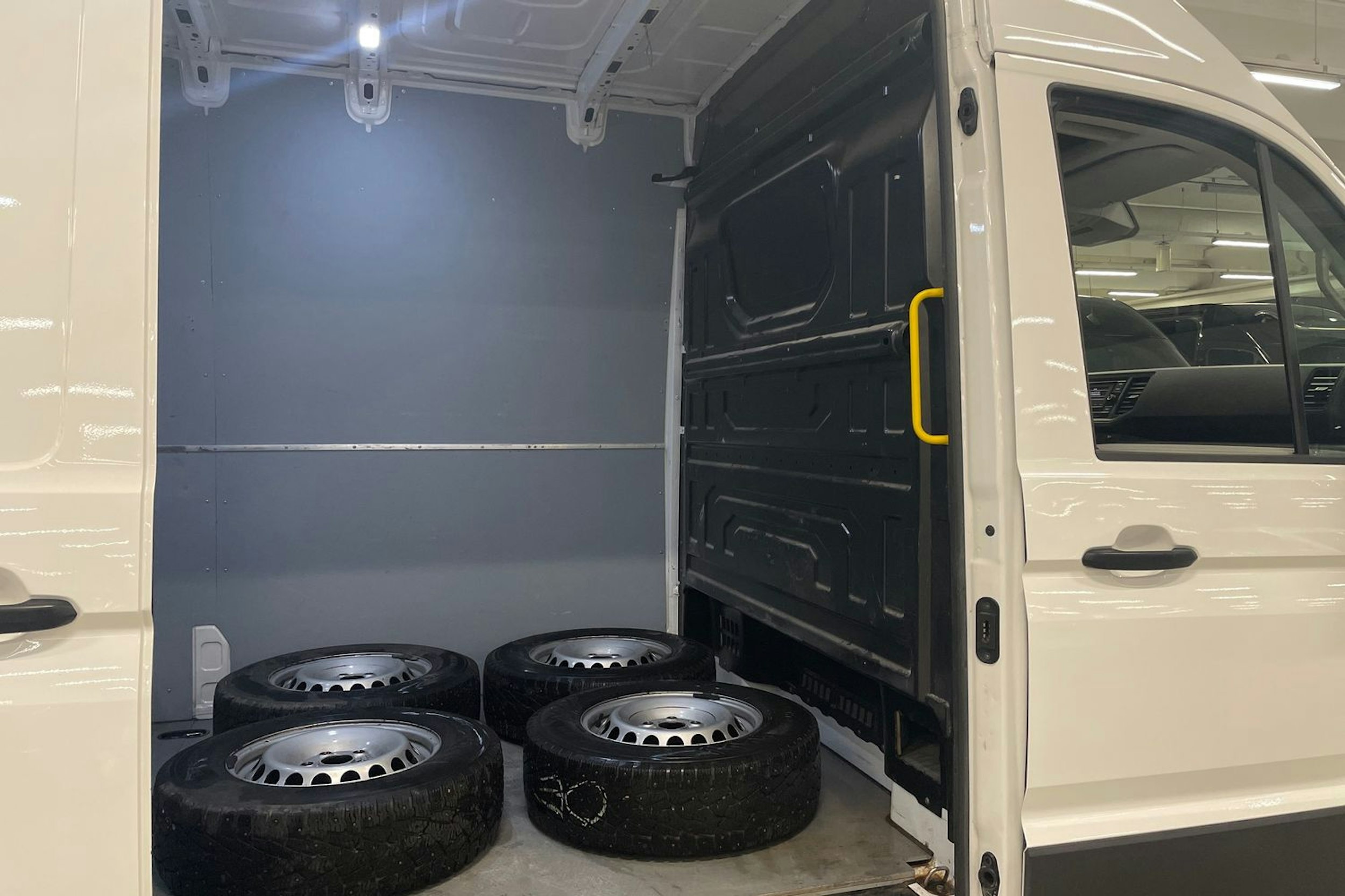 valkoinen Volkswagen Crafter 2020 kuva 21.