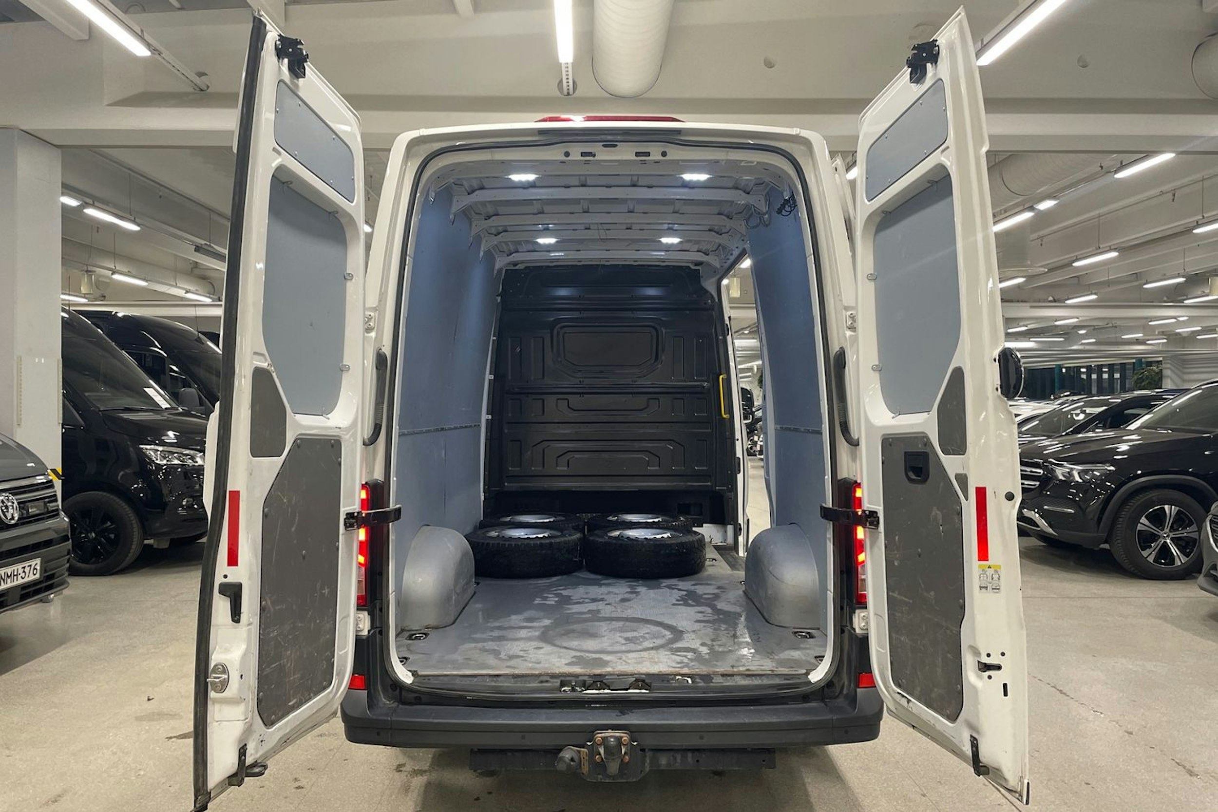 valkoinen Volkswagen Crafter 2020 kuva 23.