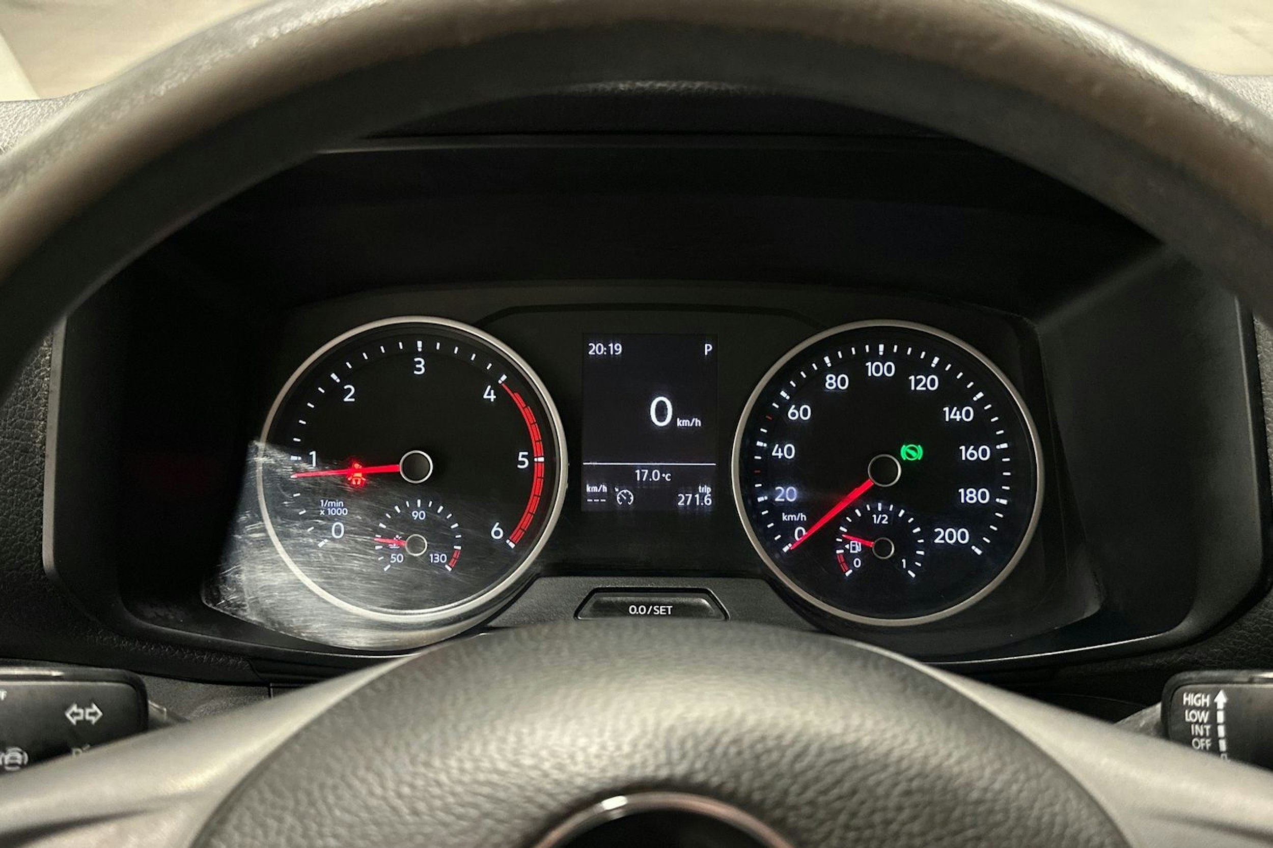 Valkoinen Volkswagen CRAFTER 2020 kuva 12.