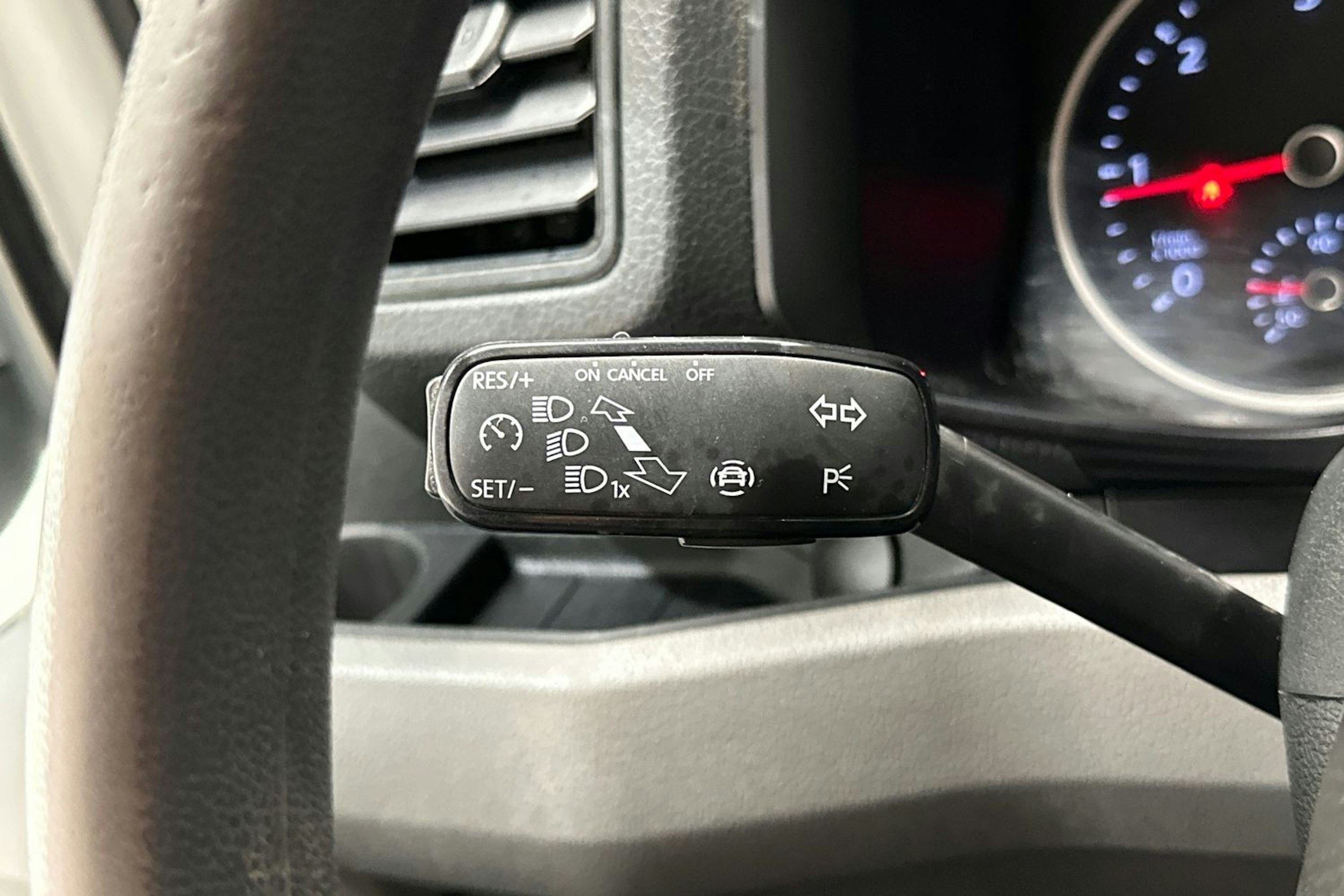 Valkoinen Volkswagen CRAFTER 2020 kuva 13.