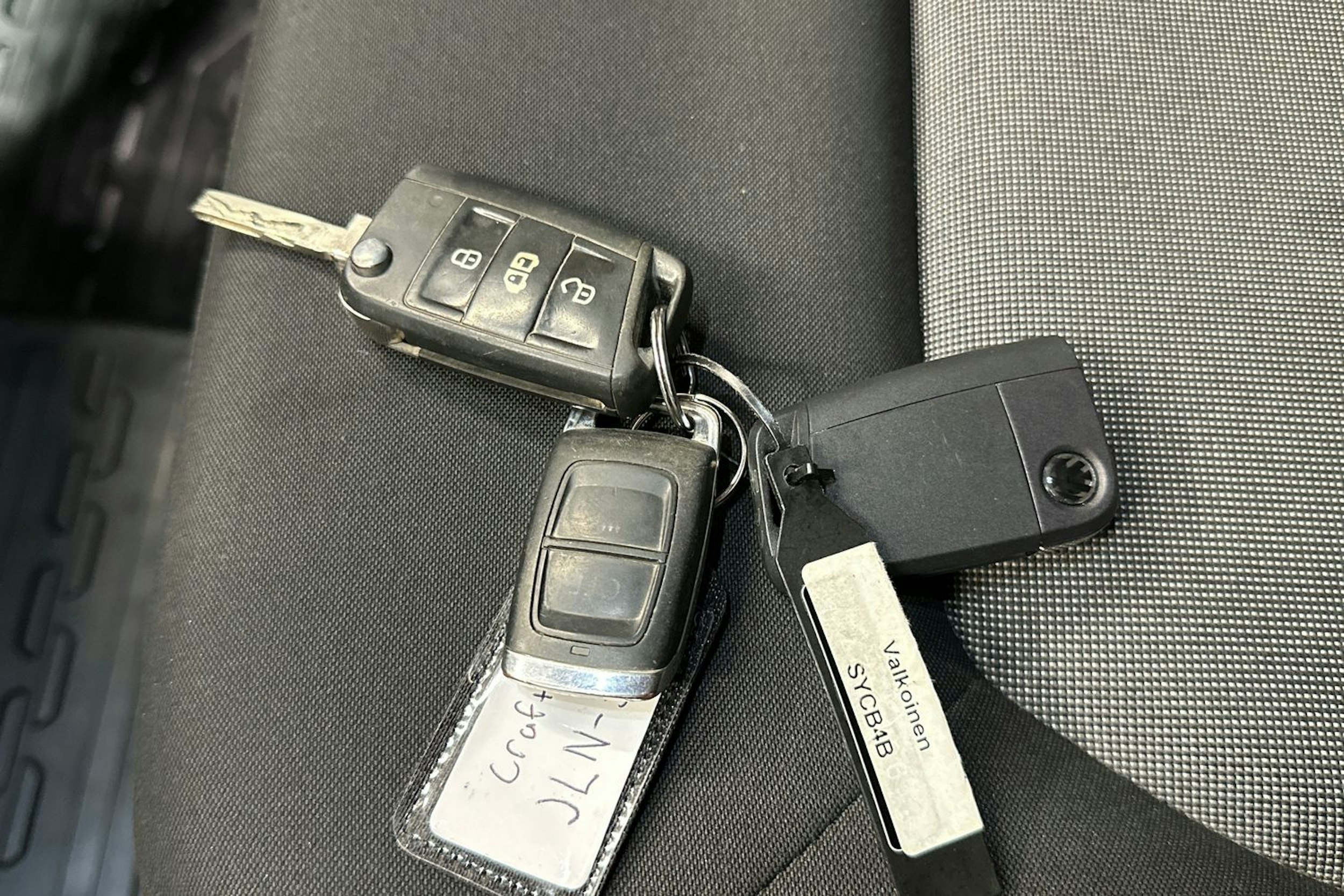 Valkoinen Volkswagen CRAFTER 2020 kuva 15.