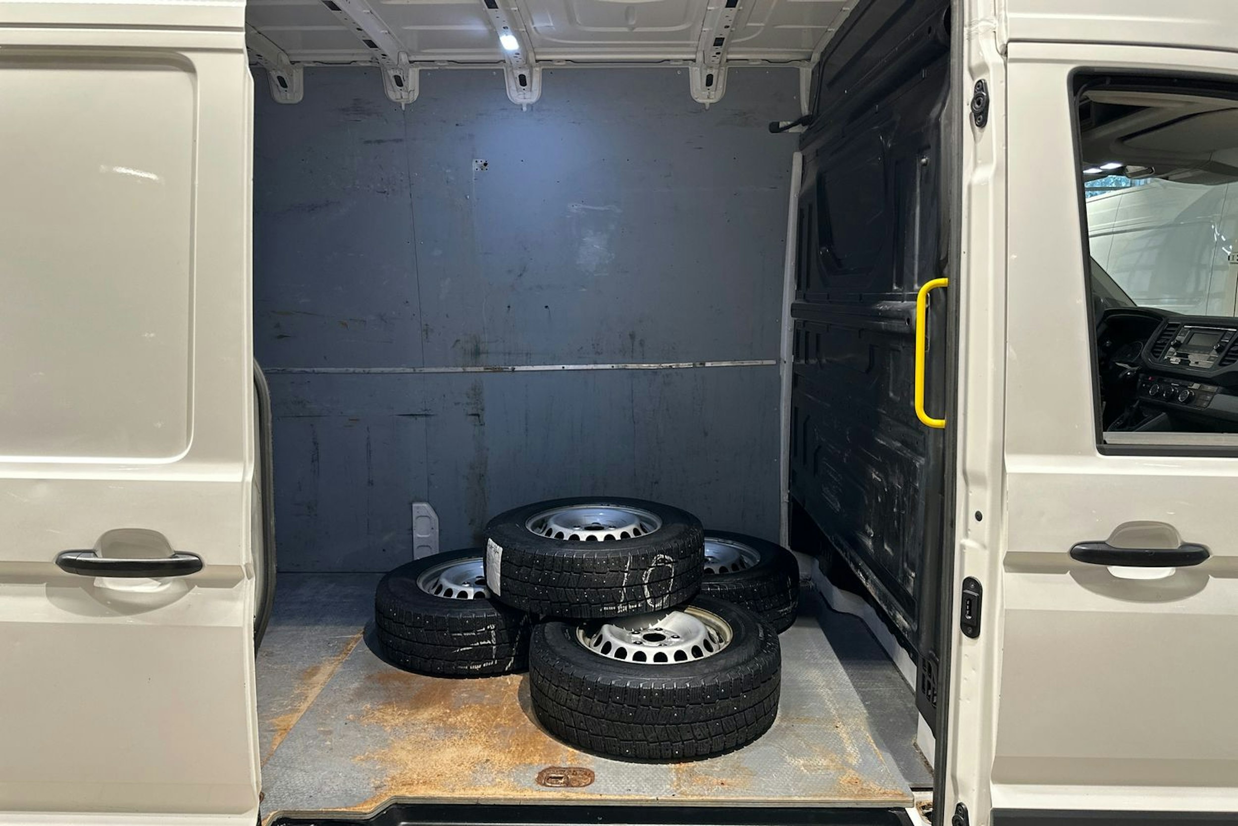 Valkoinen Volkswagen CRAFTER 2020 kuva 18.