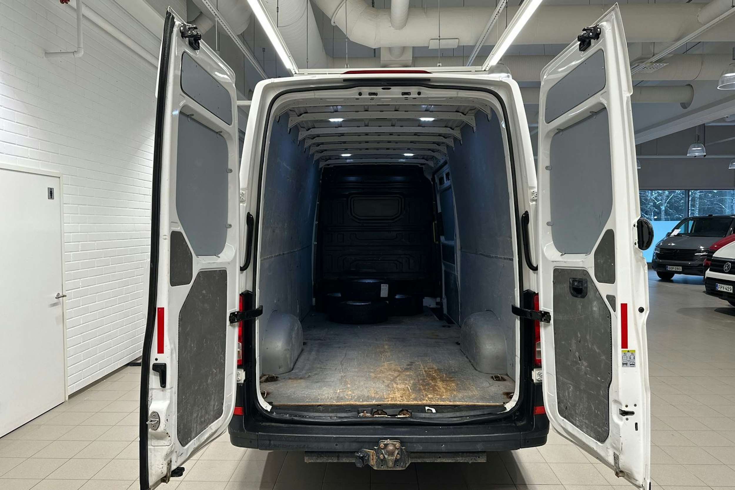 Valkoinen Volkswagen CRAFTER 2020 kuva 20.