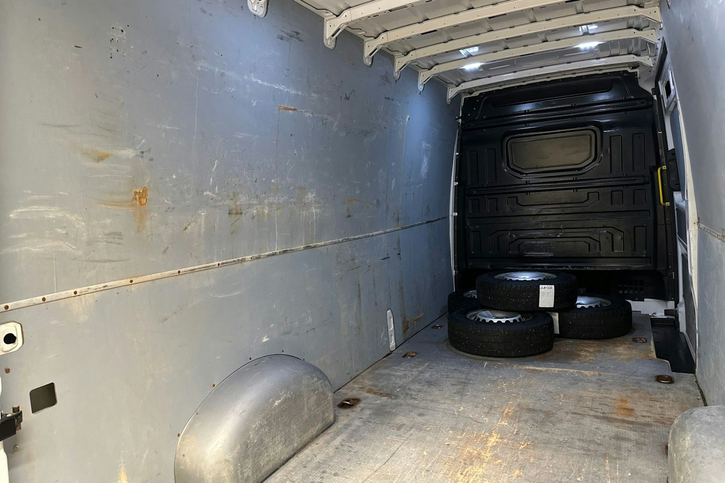 Valkoinen Volkswagen CRAFTER 2020 kuva 21.