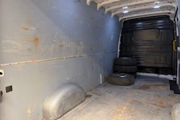 Valkoinen Volkswagen CRAFTER 2020 kuva 28.