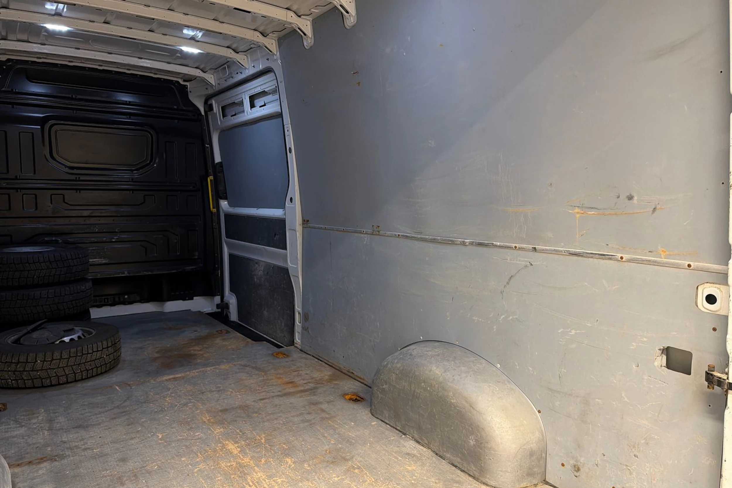 Valkoinen Volkswagen CRAFTER 2020 kuva 29.