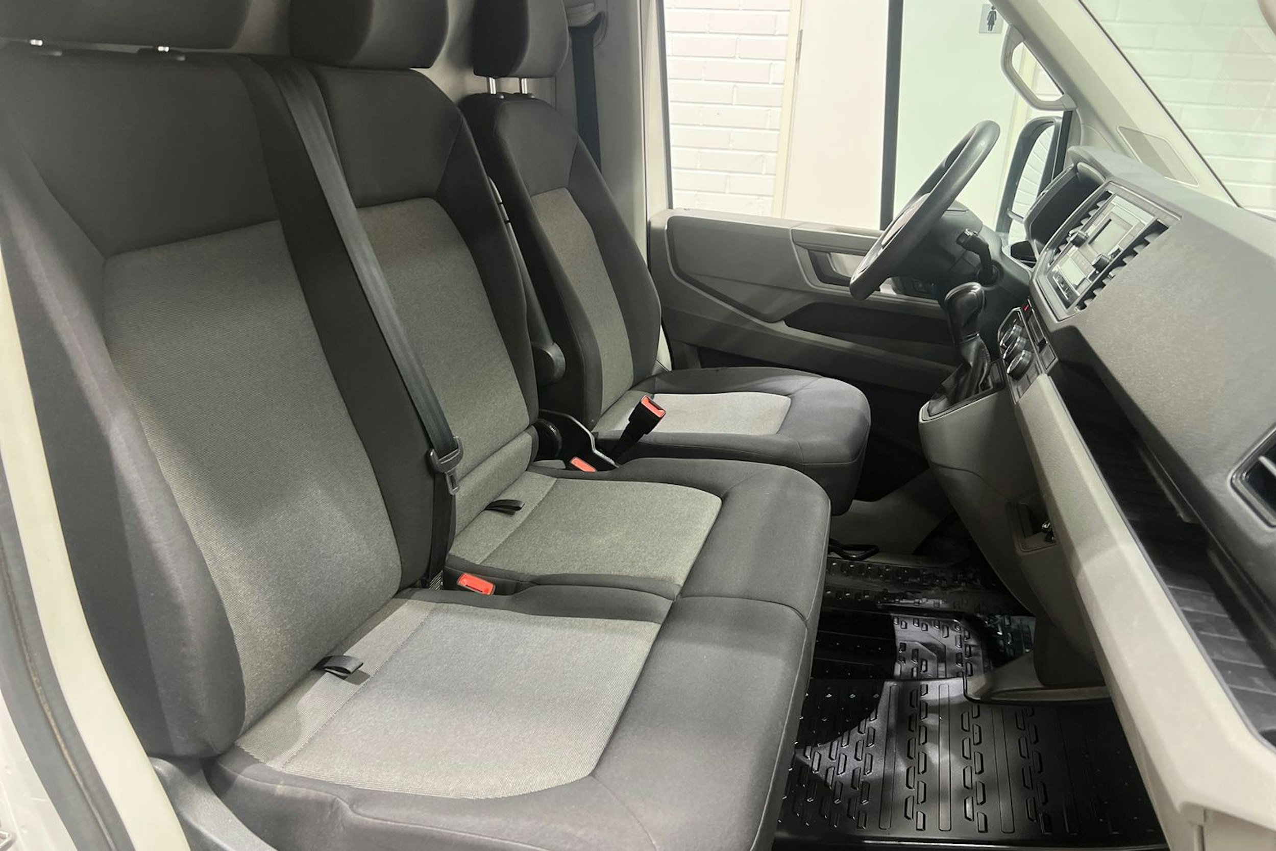 valkoinen Volkswagen Crafter 2020 kuva 15.