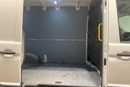 valkoinen Volkswagen Crafter 2020 kuva 16.