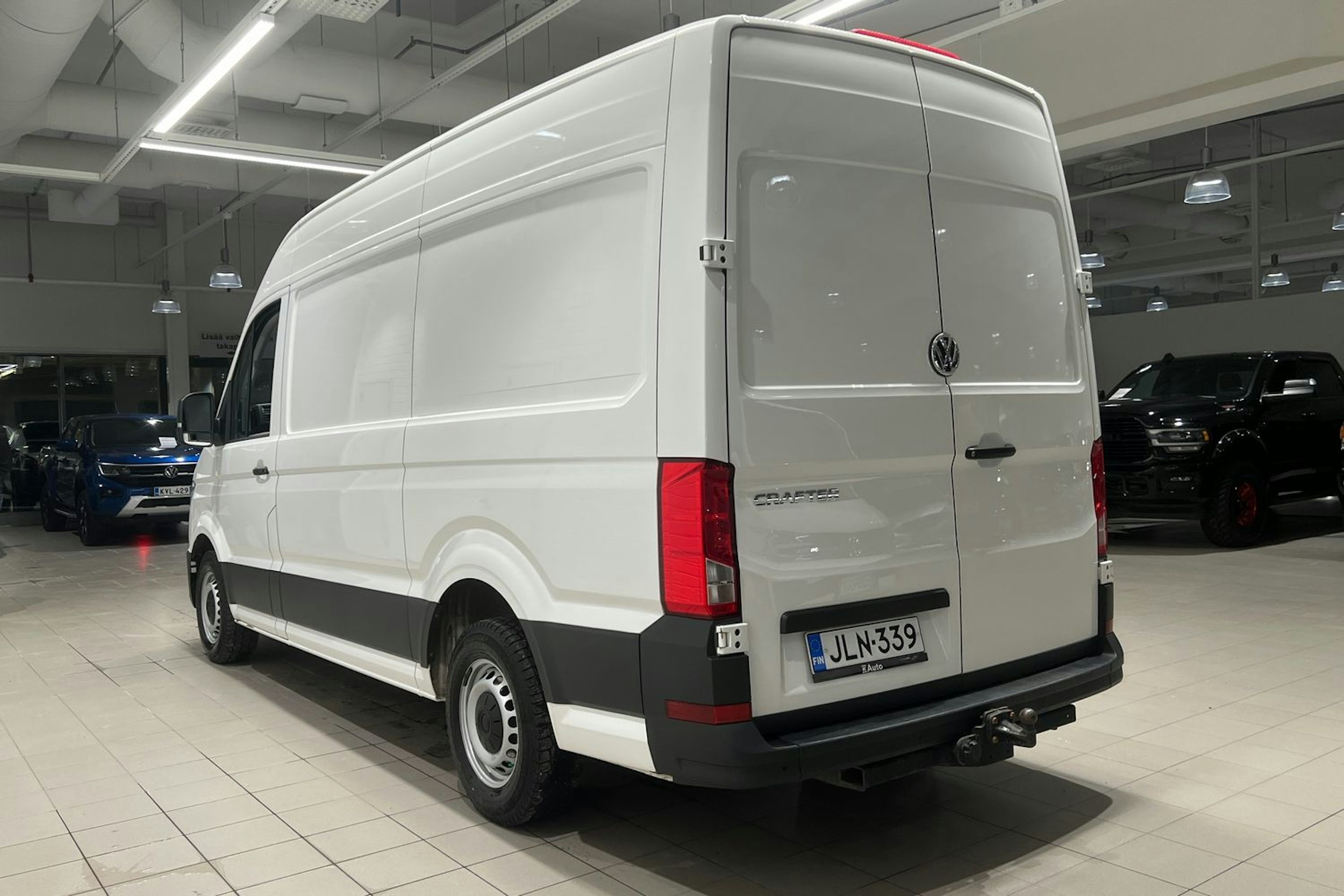 valkoinen Volkswagen Crafter 2020 kuva 18.
