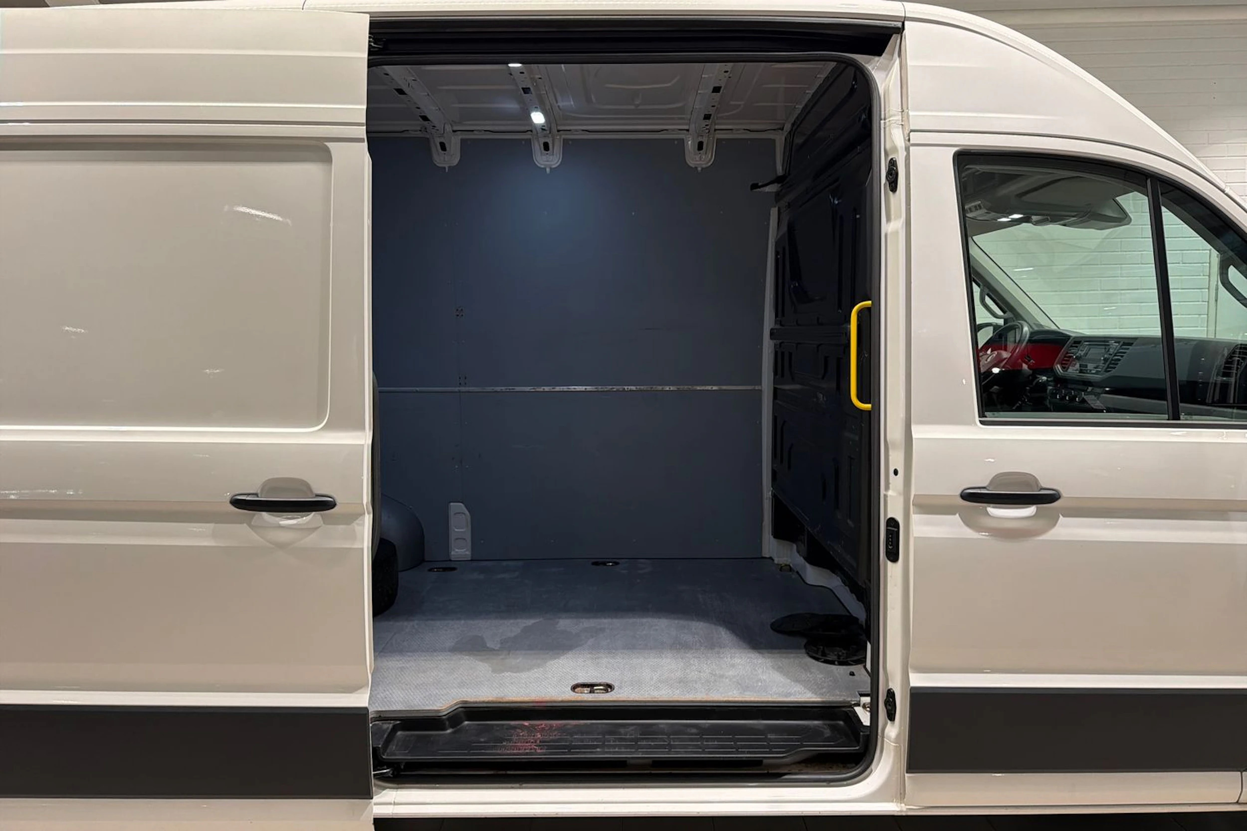 Valkoinen Volkswagen CRAFTER 2020 kuva 22.