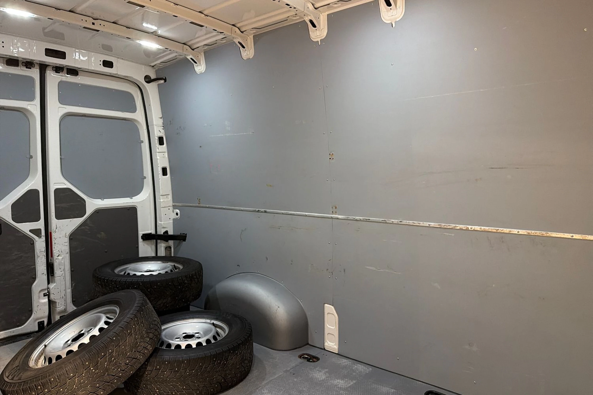 Valkoinen Volkswagen CRAFTER 2020 kuva 23.