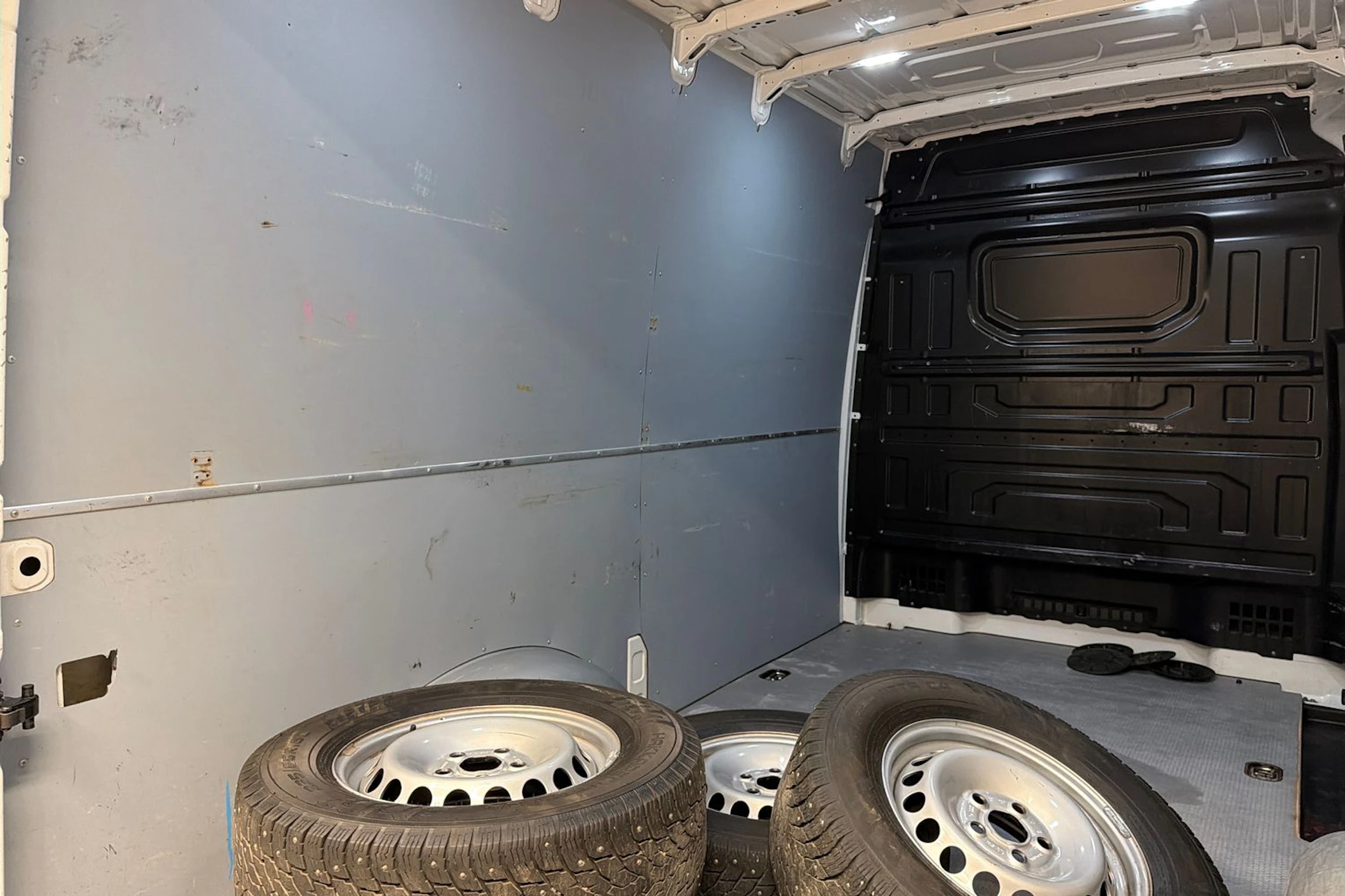 Valkoinen Volkswagen CRAFTER 2020 kuva 25.