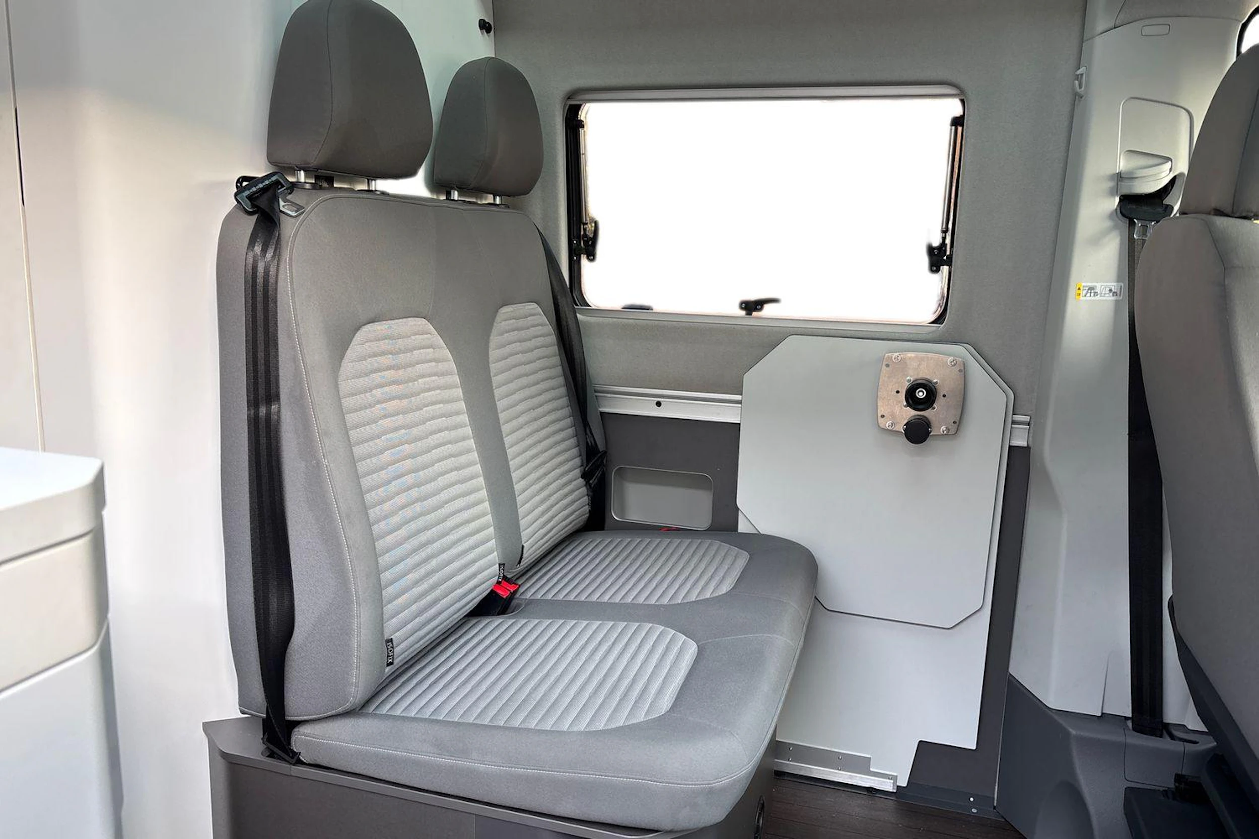 sininen Volkswagen Crafter 2020 kuva 8.