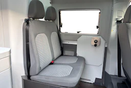 sininen Volkswagen Crafter 2020 kuva 8.