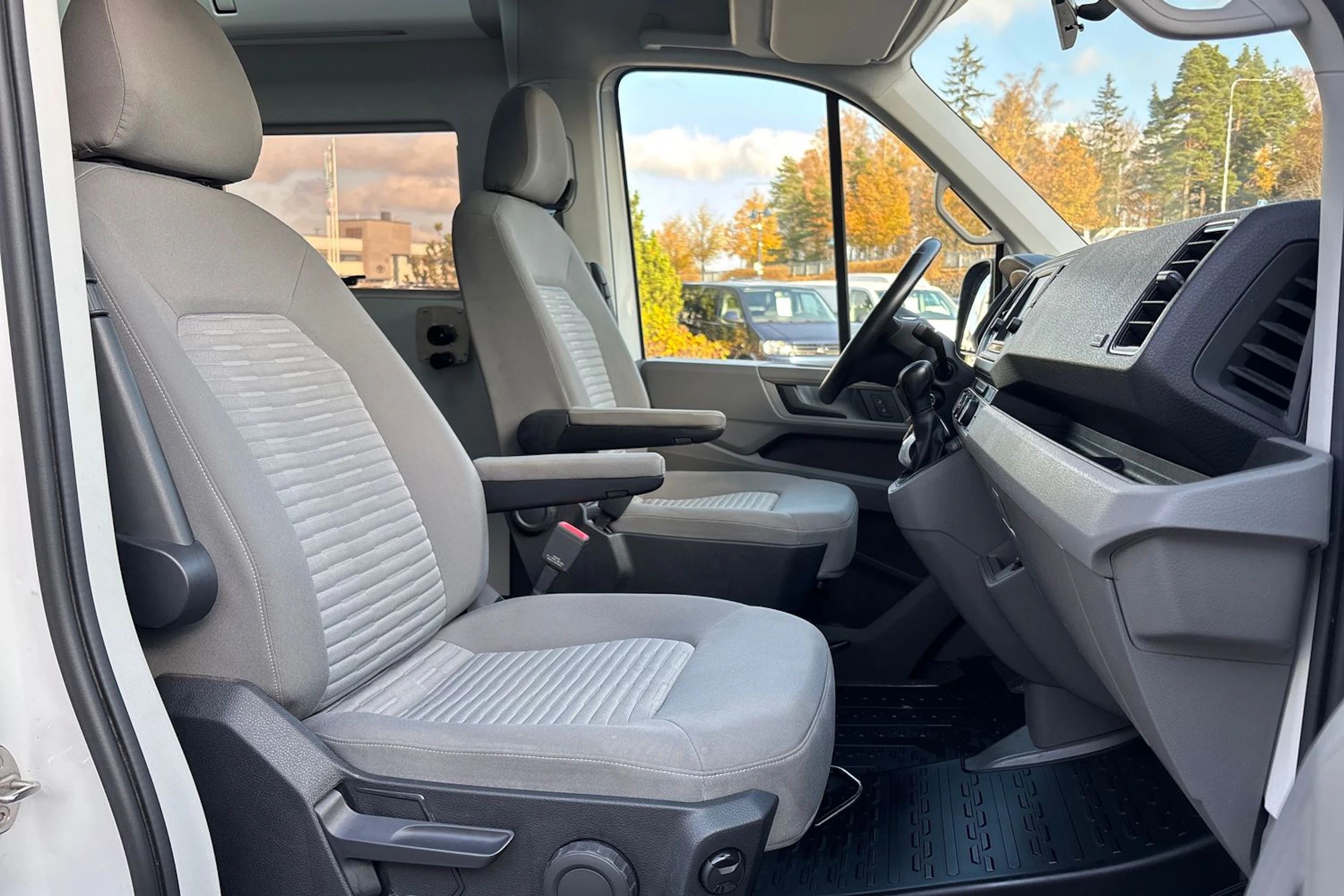 sininen Volkswagen Crafter 2020 kuva 10.