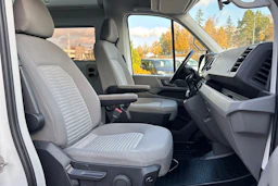 sininen Volkswagen Crafter 2020 kuva 10.