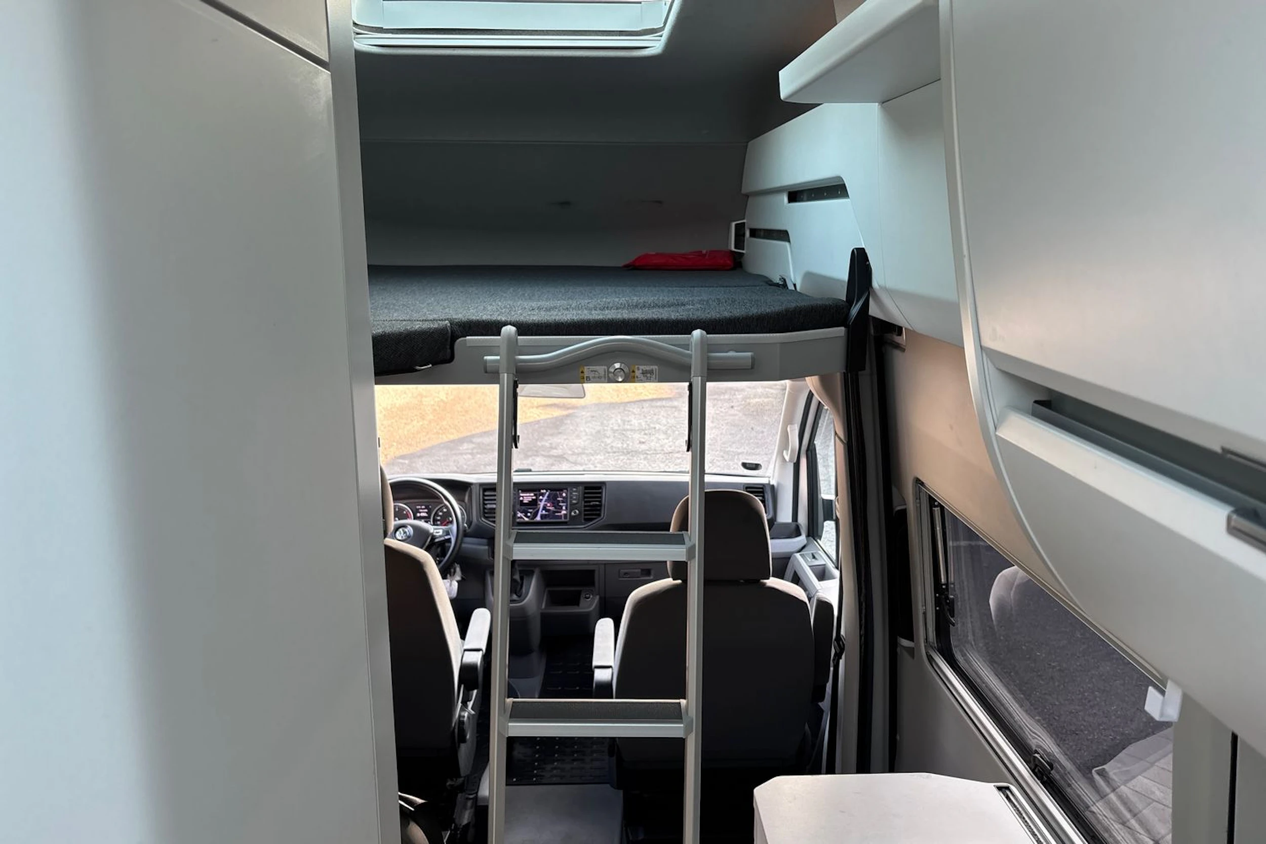 sininen Volkswagen Crafter 2020 kuva 12.
