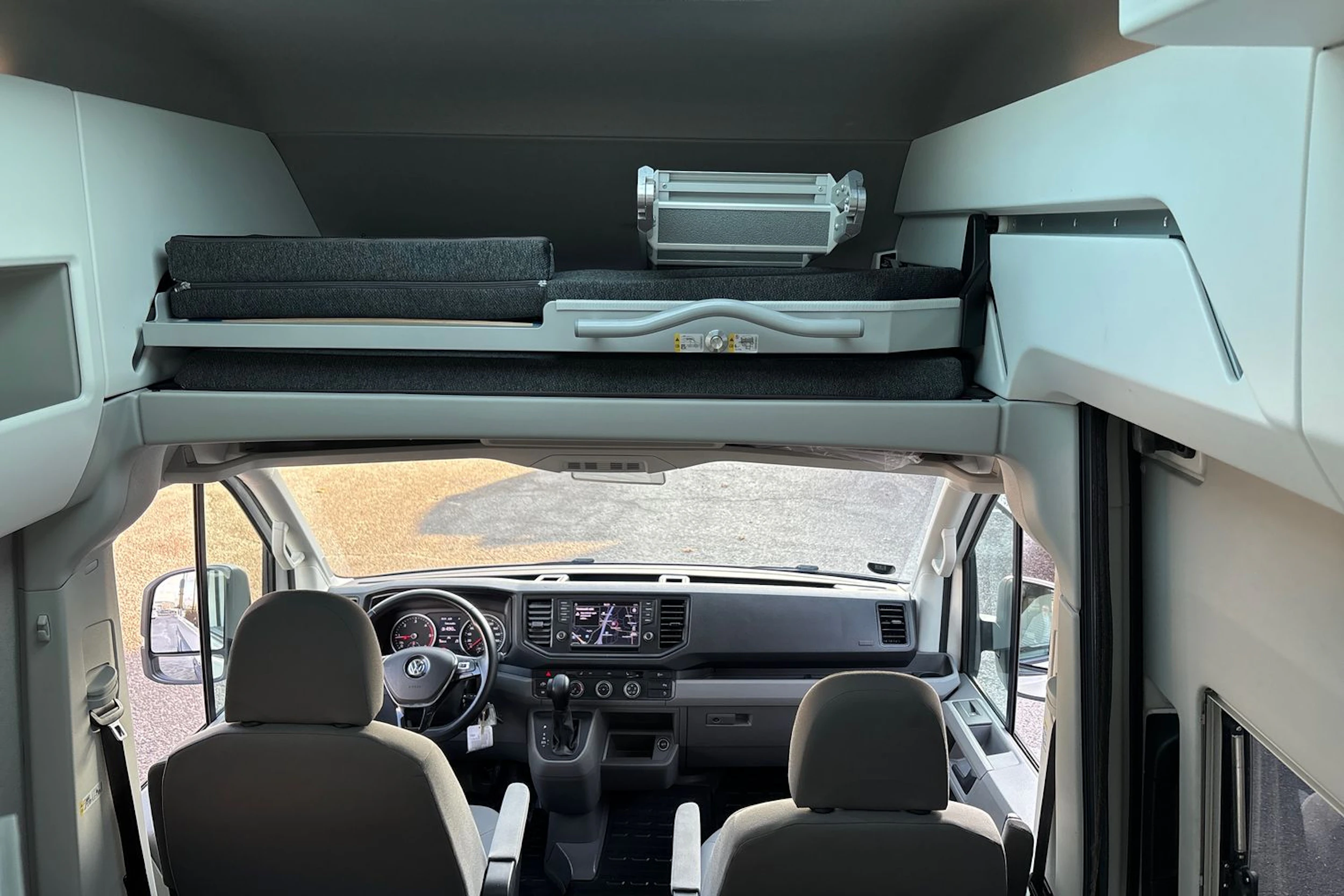 sininen Volkswagen Crafter 2020 kuva 13.