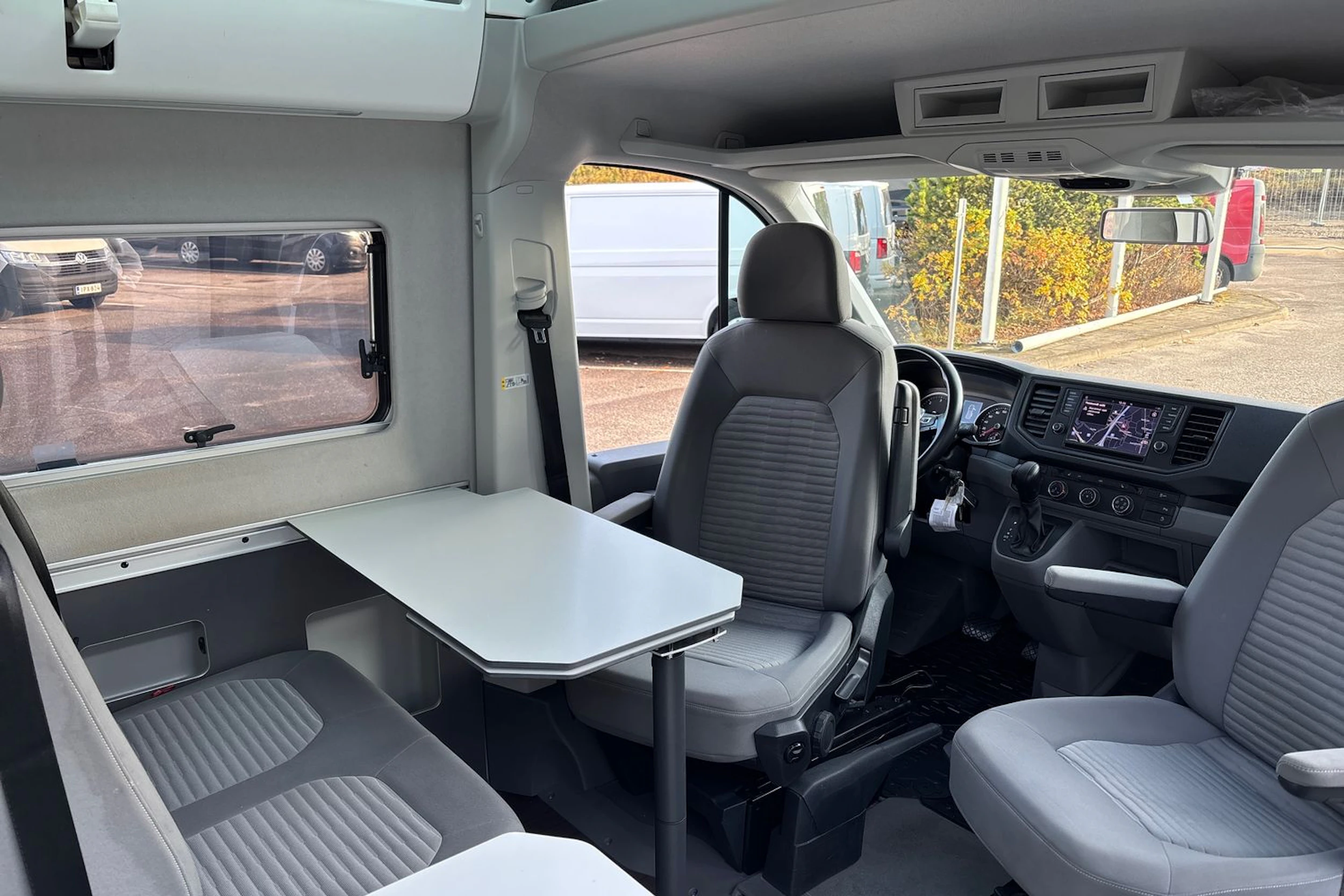 sininen Volkswagen Crafter 2020 kuva 14.