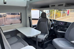 sininen Volkswagen Crafter 2020 kuva 14.