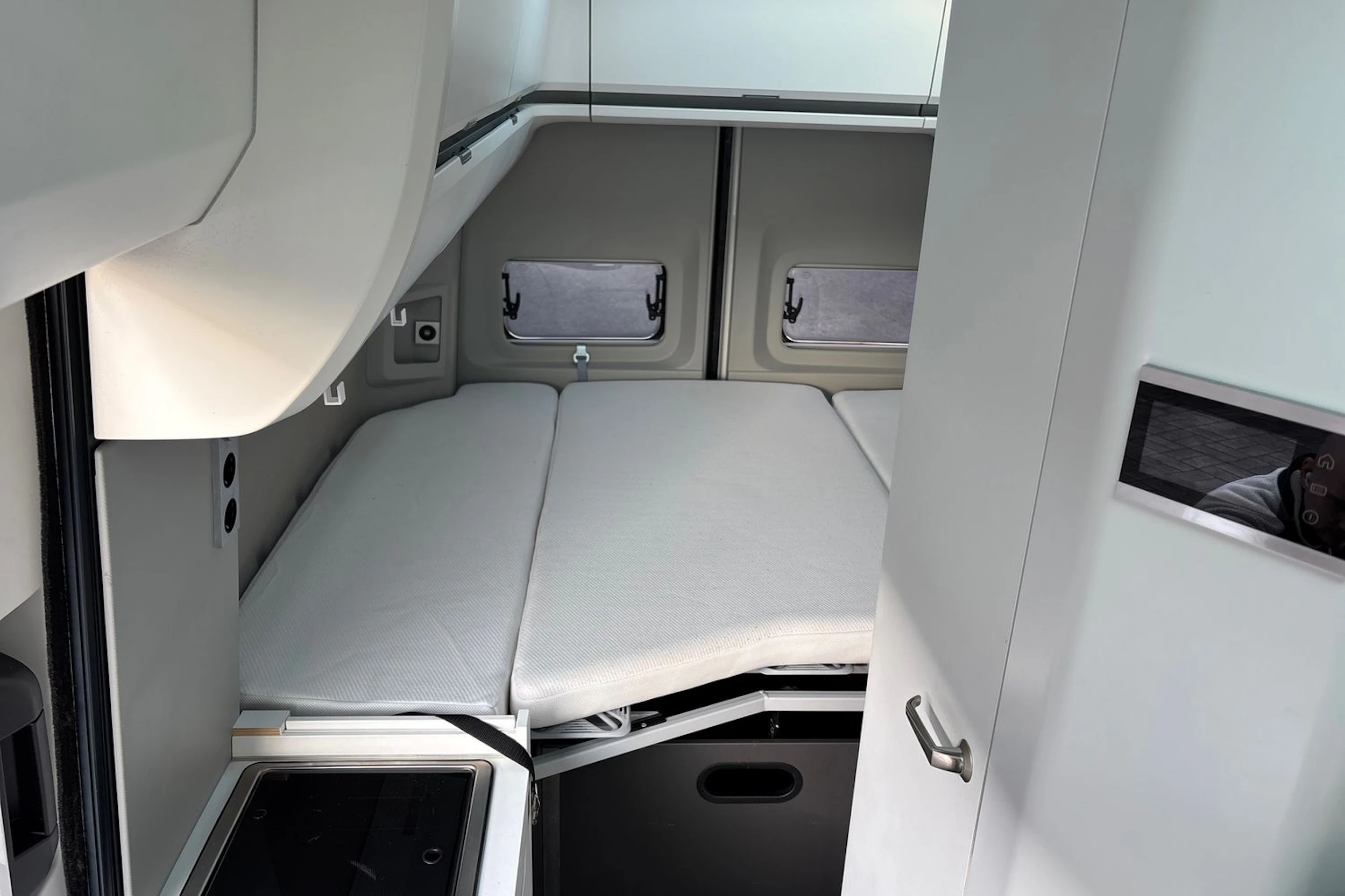 sininen Volkswagen Crafter 2020 kuva 15.