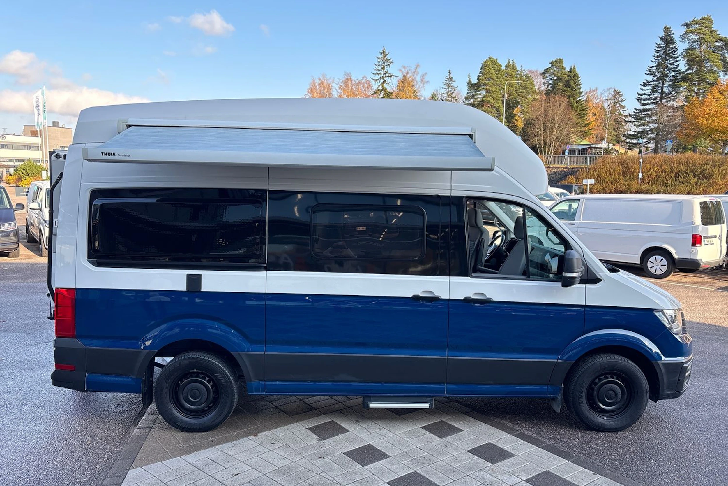 sininen Volkswagen Crafter 2020 kuva 19.