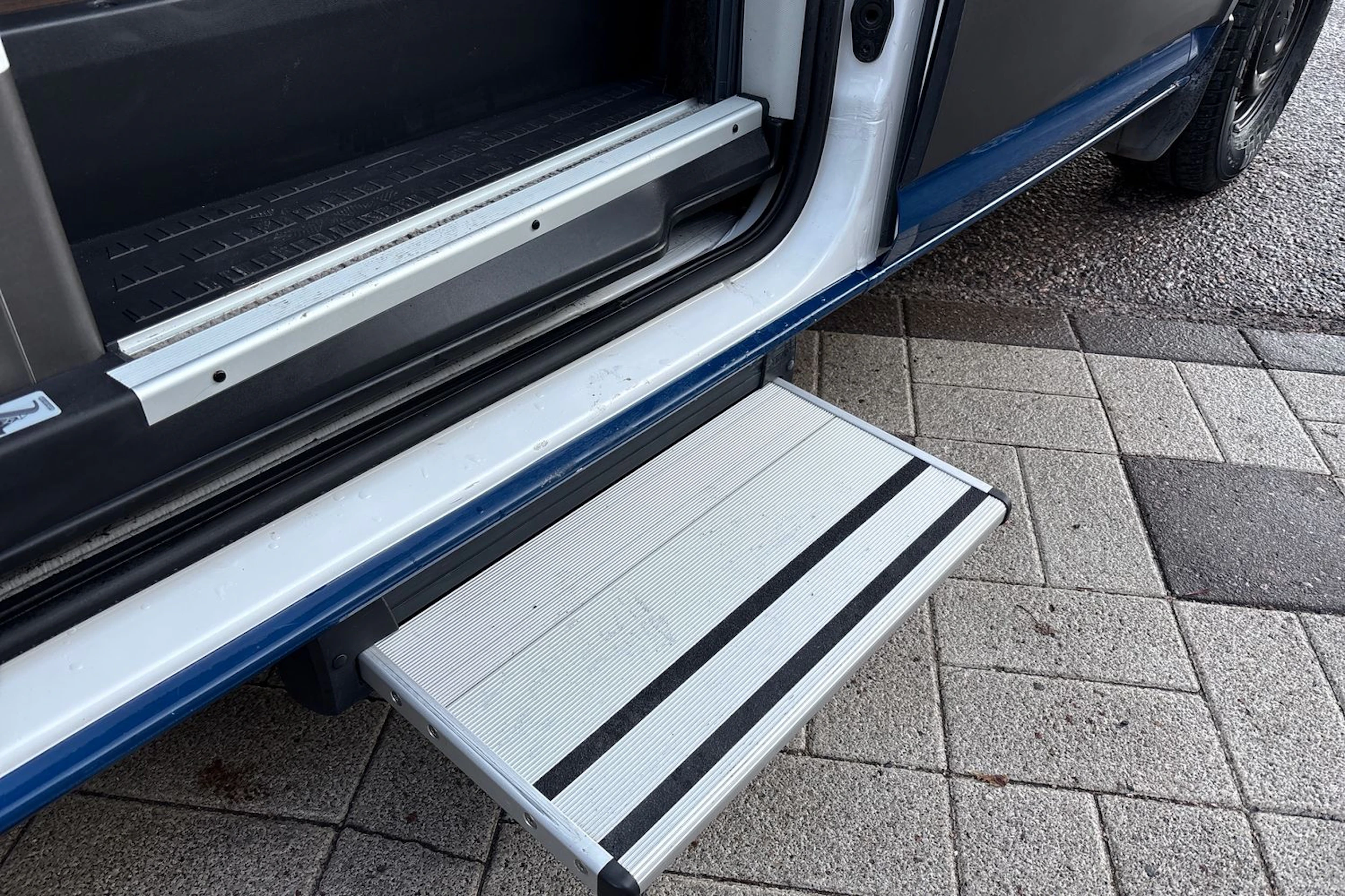 sininen Volkswagen Crafter 2020 kuva 20.