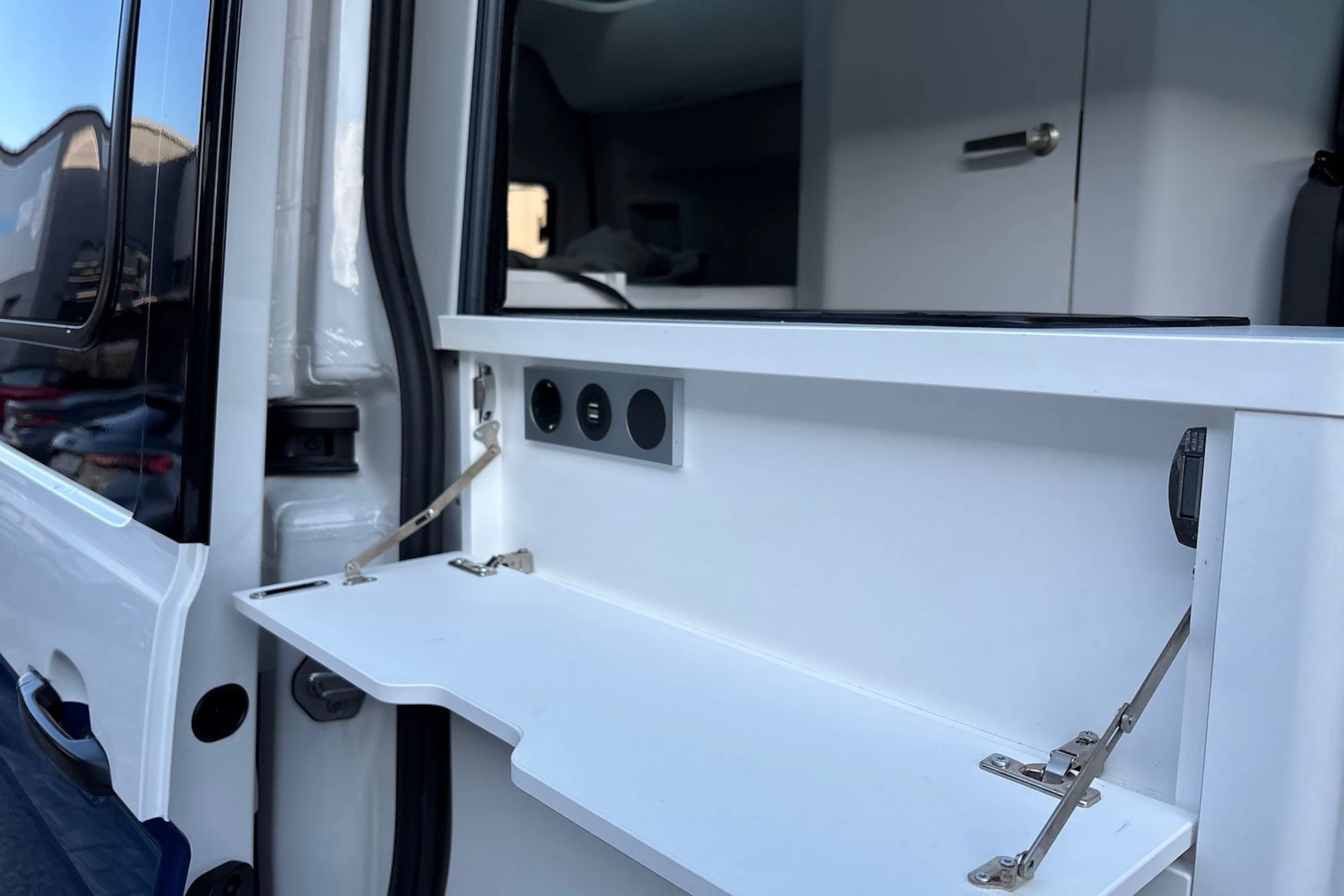 sininen Volkswagen Crafter 2020 kuva 21.