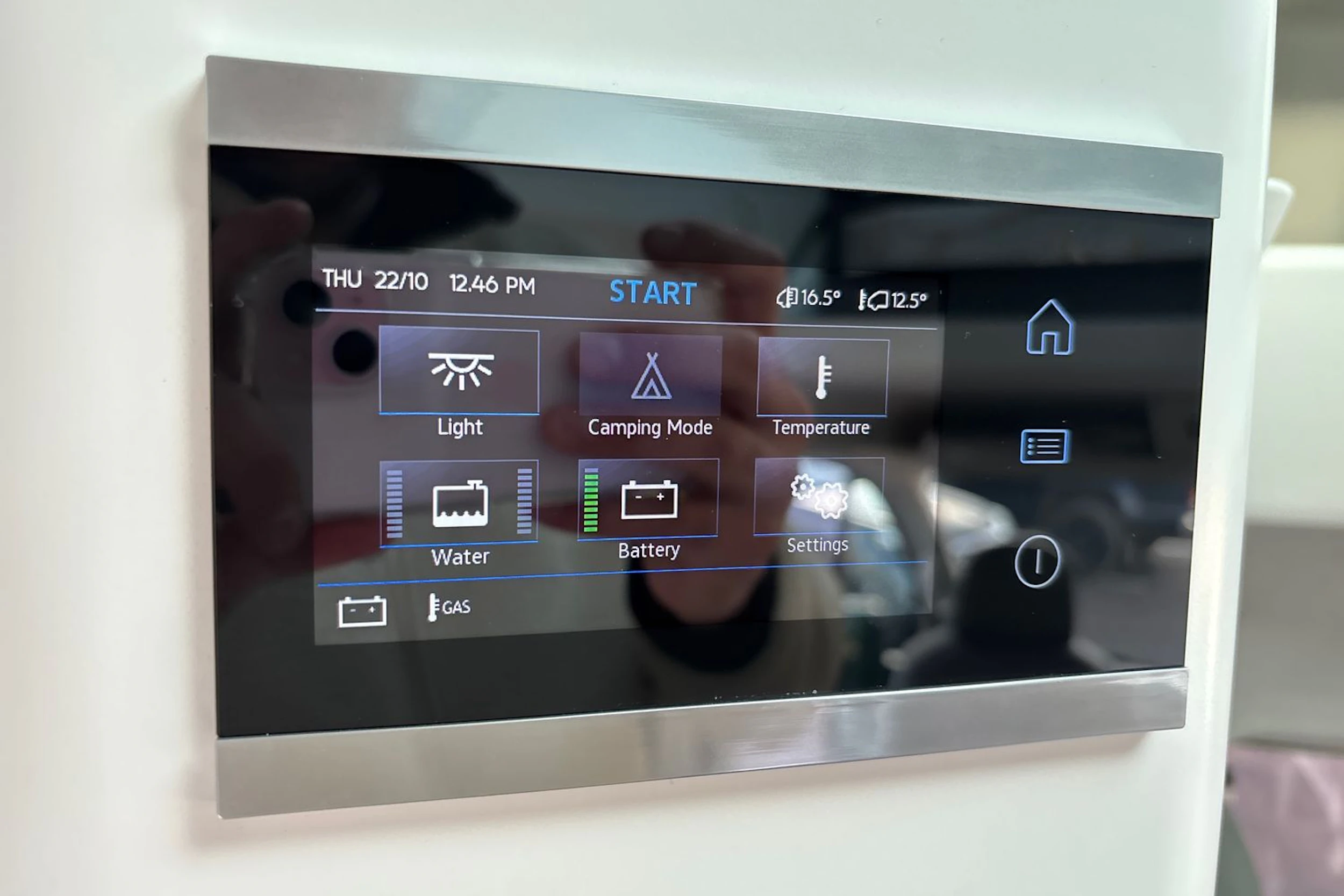 sininen Volkswagen Crafter 2020 kuva 23.