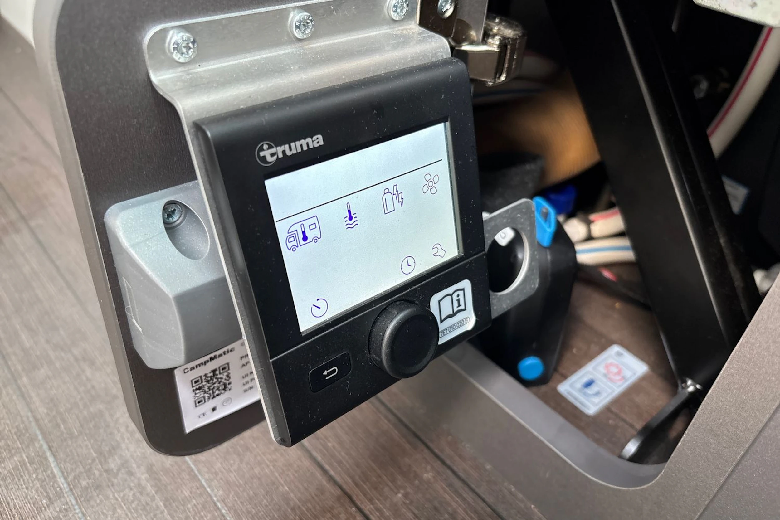 sininen Volkswagen Crafter 2020 kuva 24.