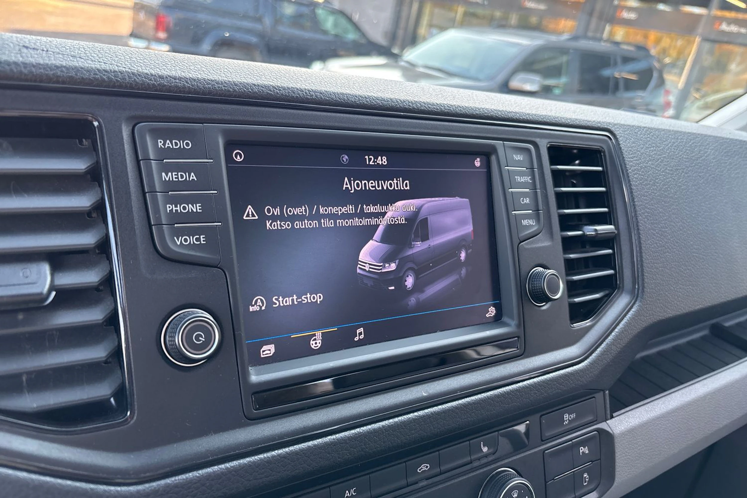 sininen Volkswagen Crafter 2020 kuva 30.