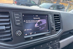 sininen Volkswagen Crafter 2020 kuva 30.