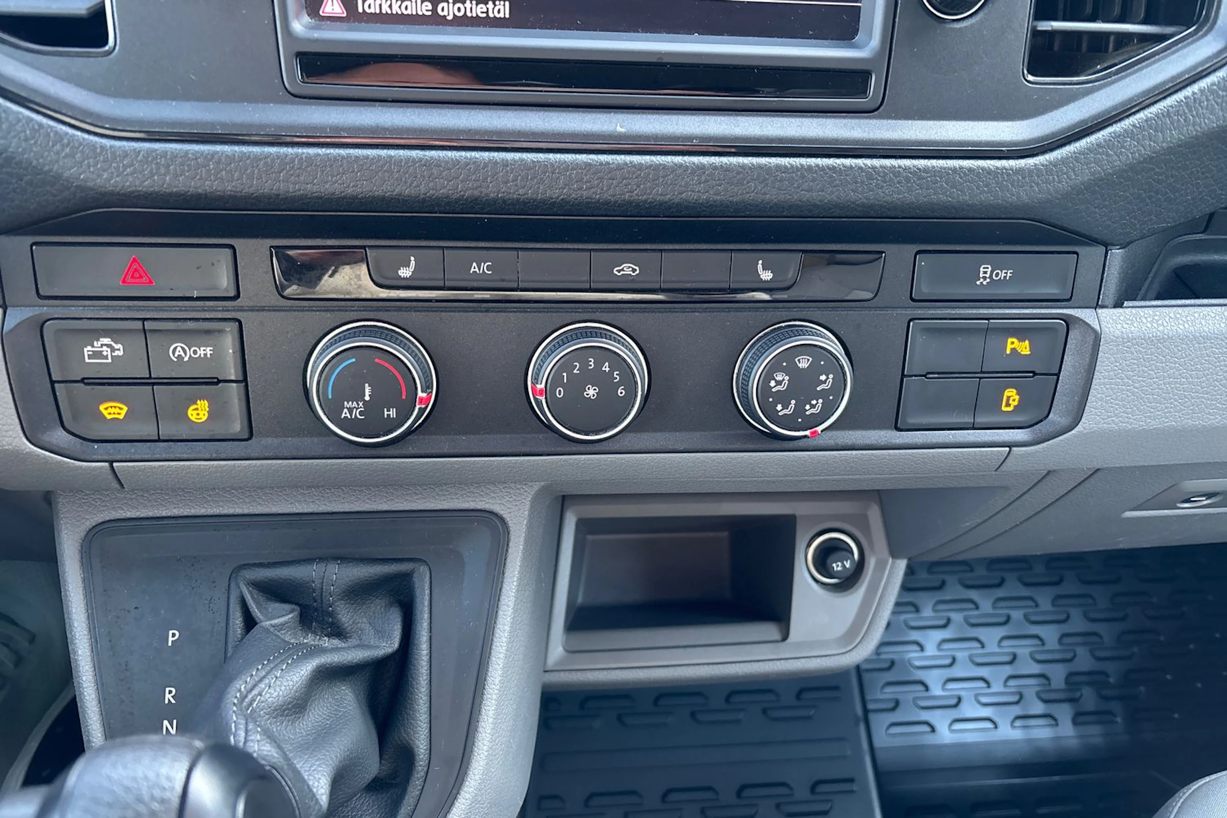 sininen Volkswagen Crafter 2020 kuva 31.