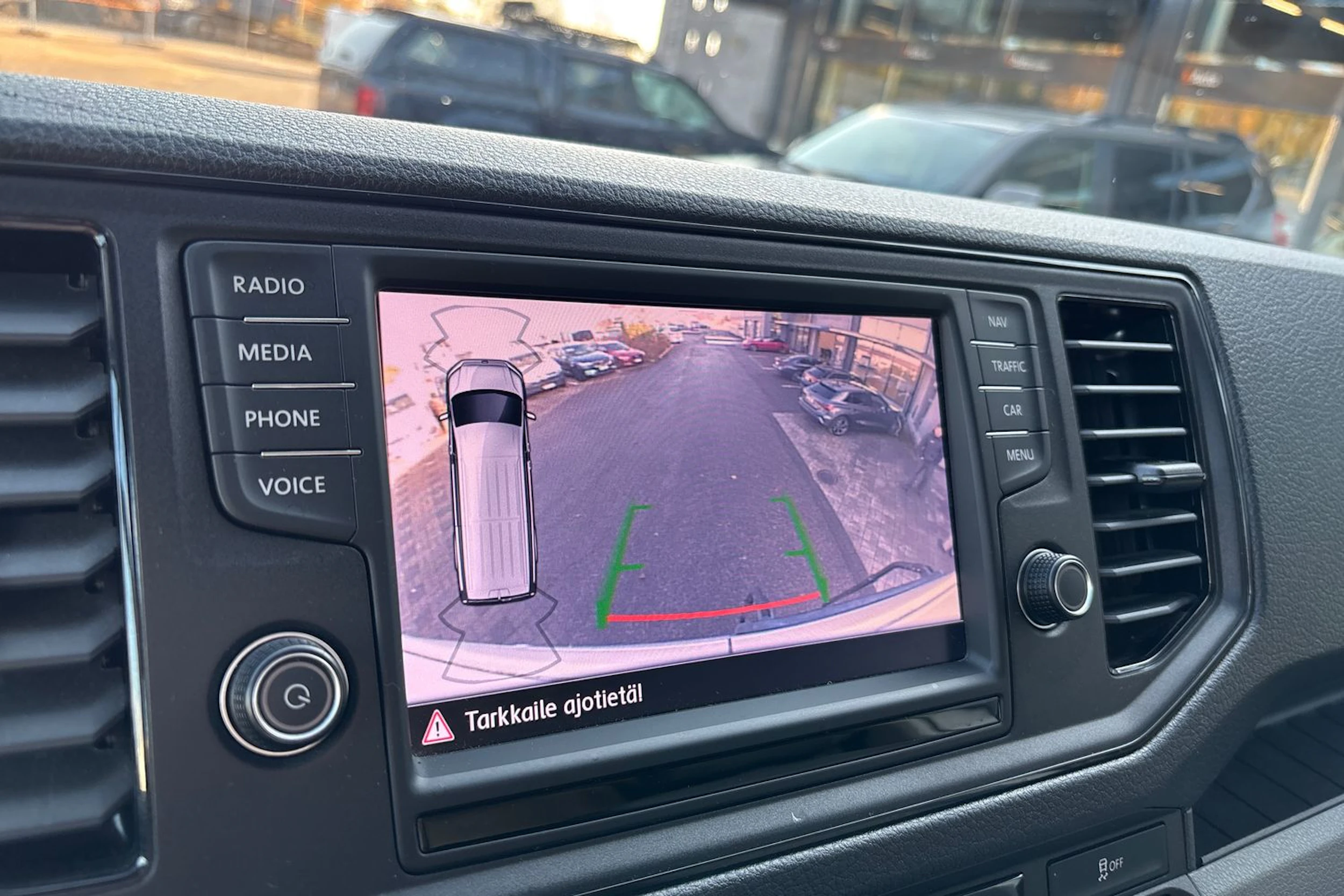 sininen Volkswagen Crafter 2020 kuva 32.