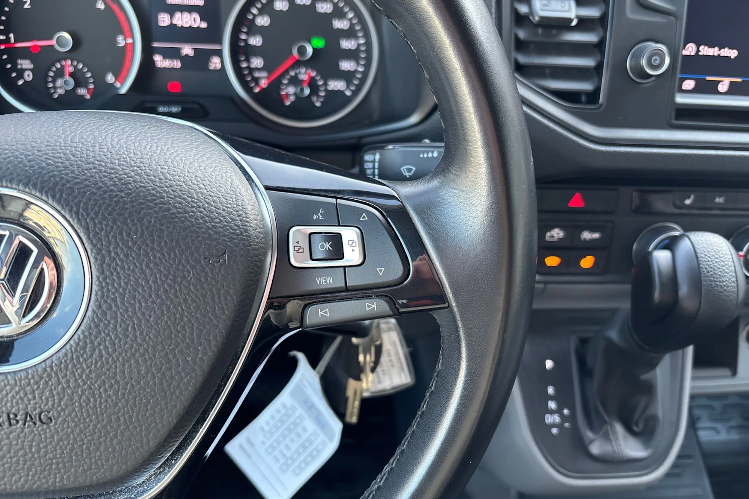 sininen Volkswagen Crafter 2020 kuva 33.