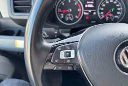 sininen Volkswagen Crafter 2020 kuva 34.