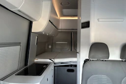 sininen Volkswagen Crafter 2020 kuva 36.