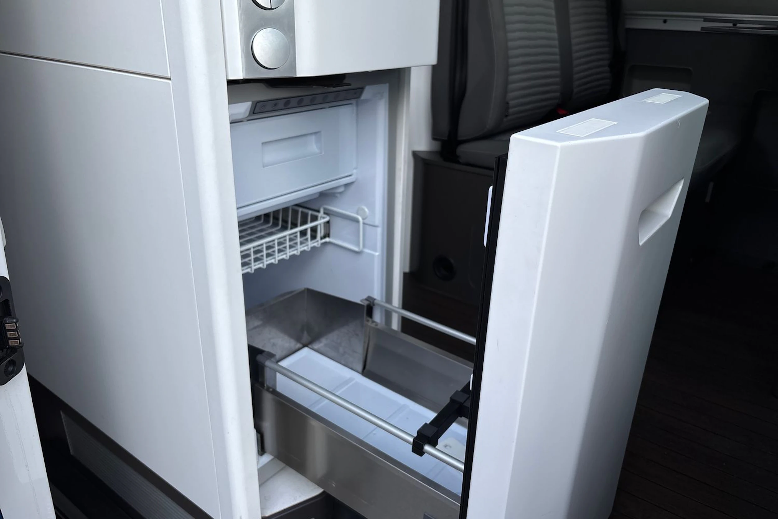 sininen Volkswagen Crafter 2020 kuva 38.