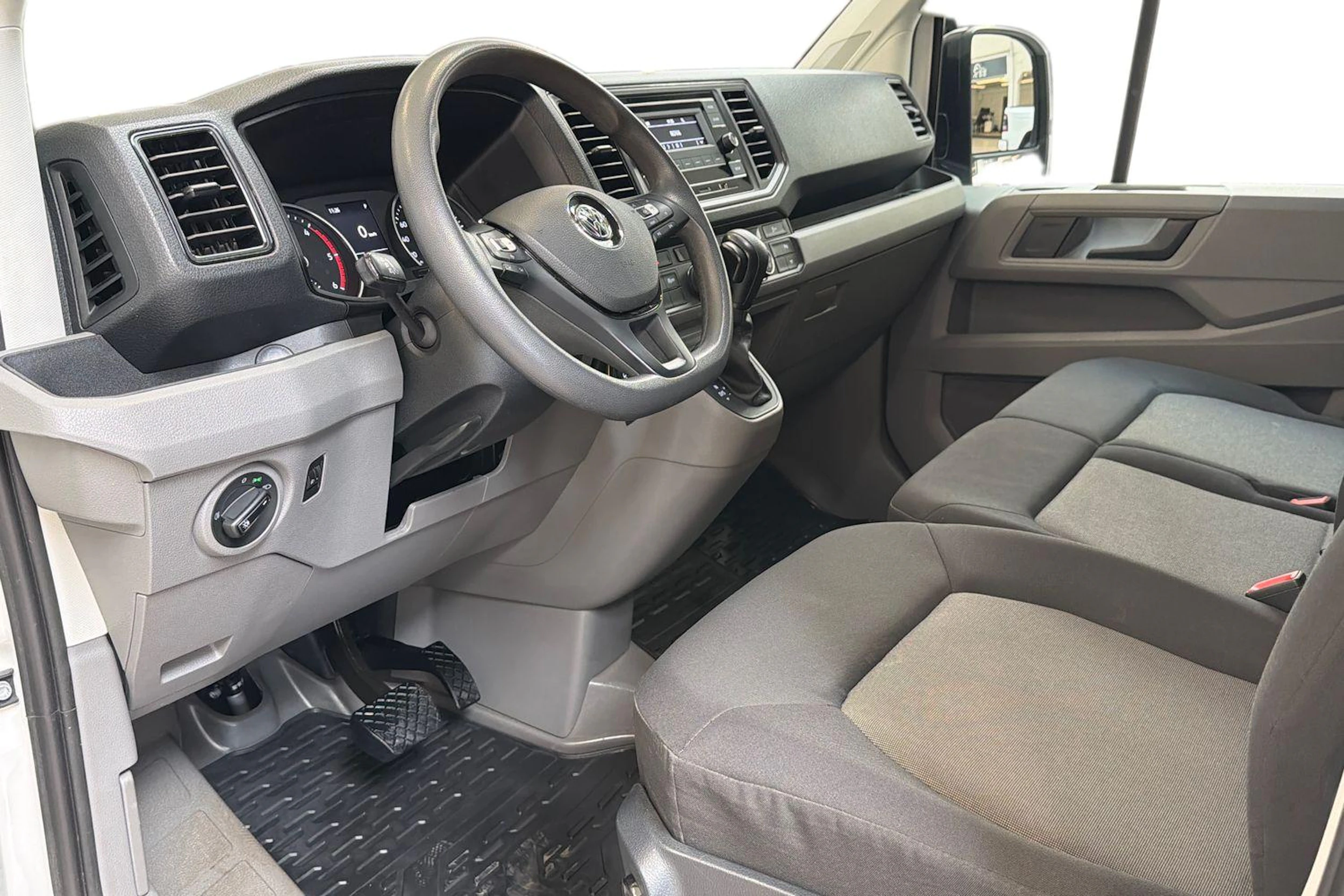 valkoinen Volkswagen Crafter 2020 kuva 8.