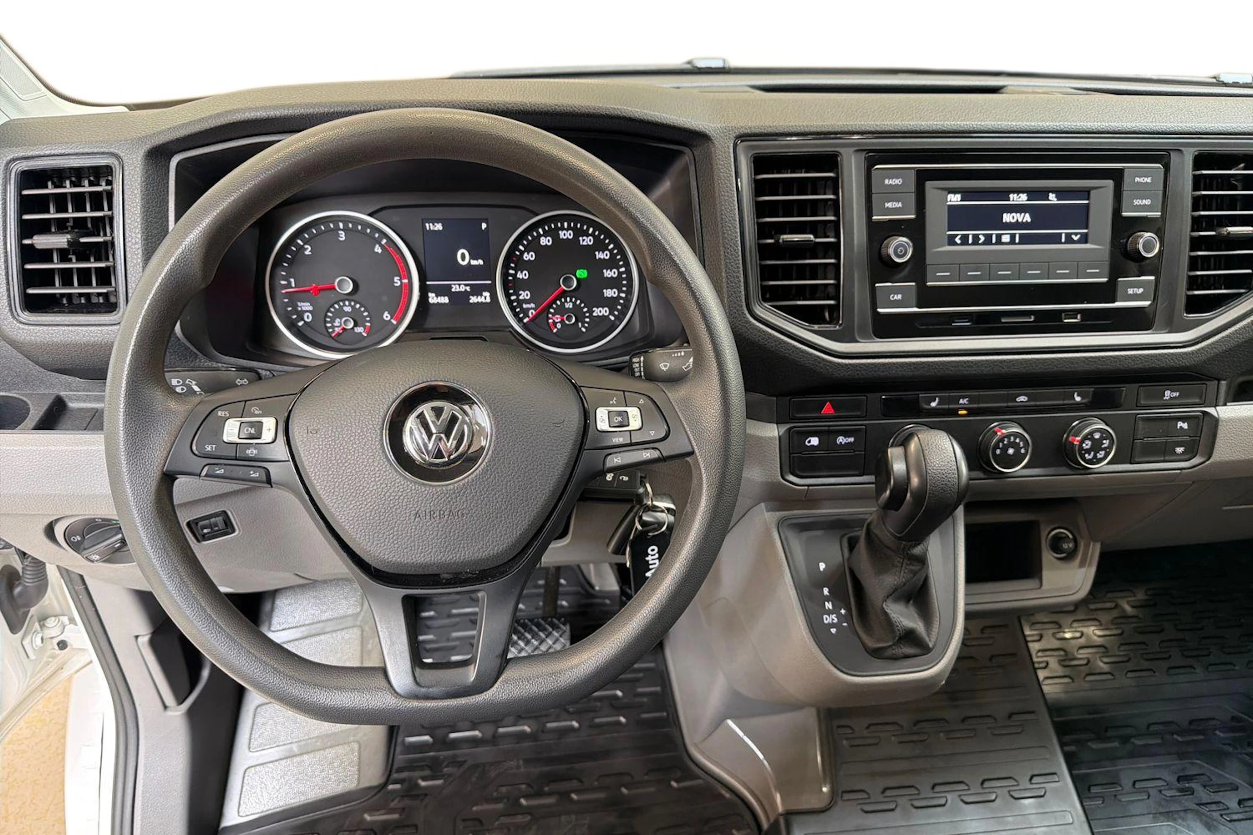 valkoinen Volkswagen Crafter 2020 kuva 9.