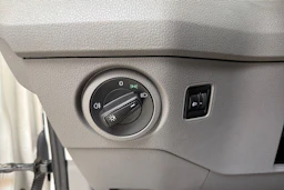 valkoinen Volkswagen Crafter 2020 kuva 20.