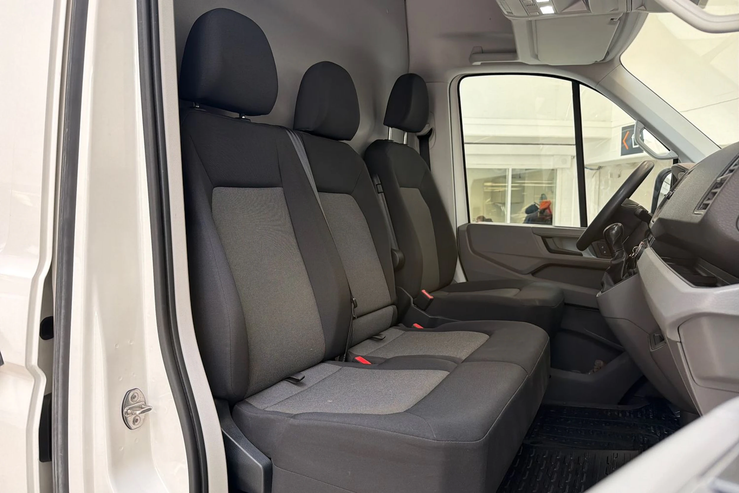 valkoinen Volkswagen Crafter 2020 kuva 23.