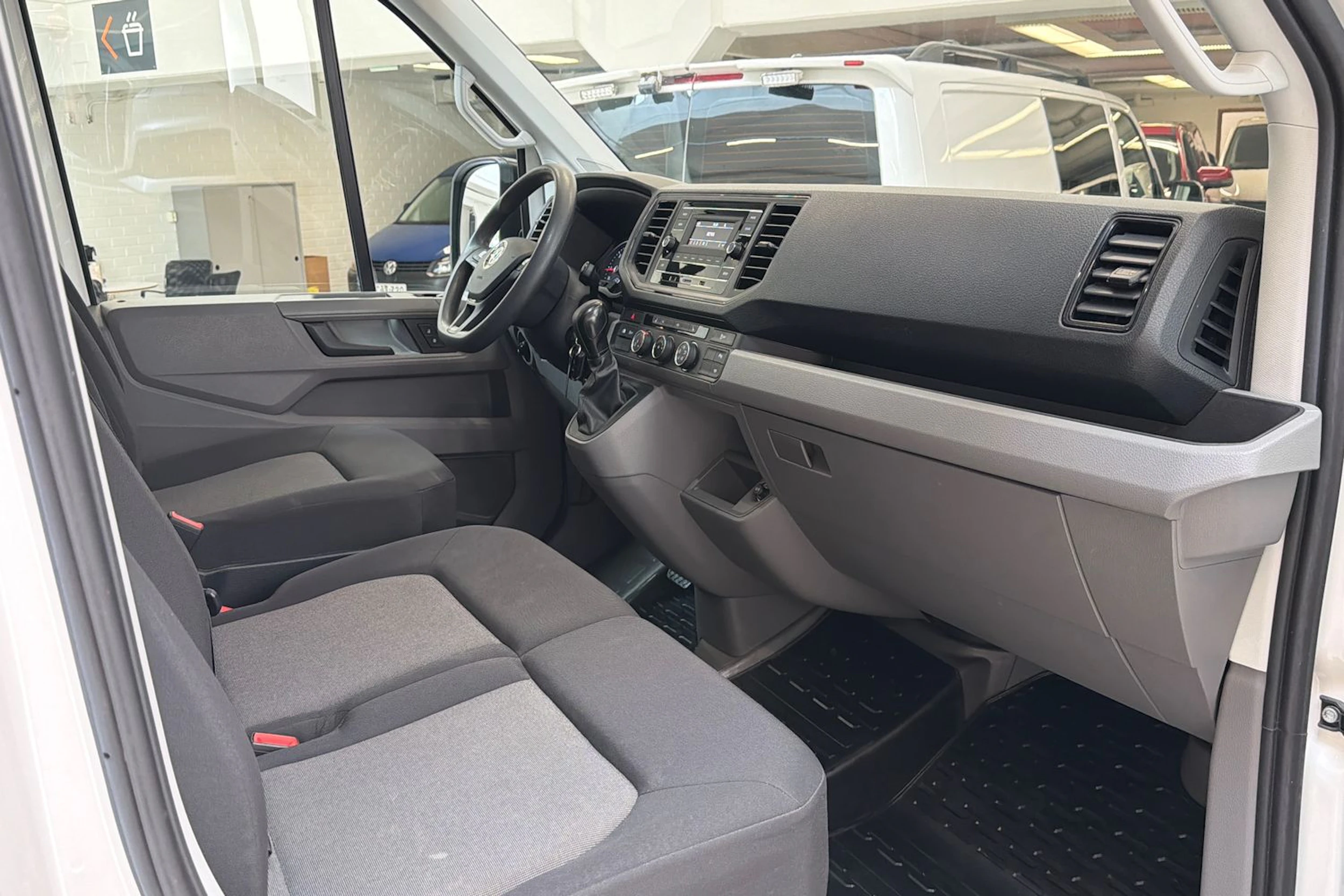 valkoinen Volkswagen Crafter 2020 kuva 24.
